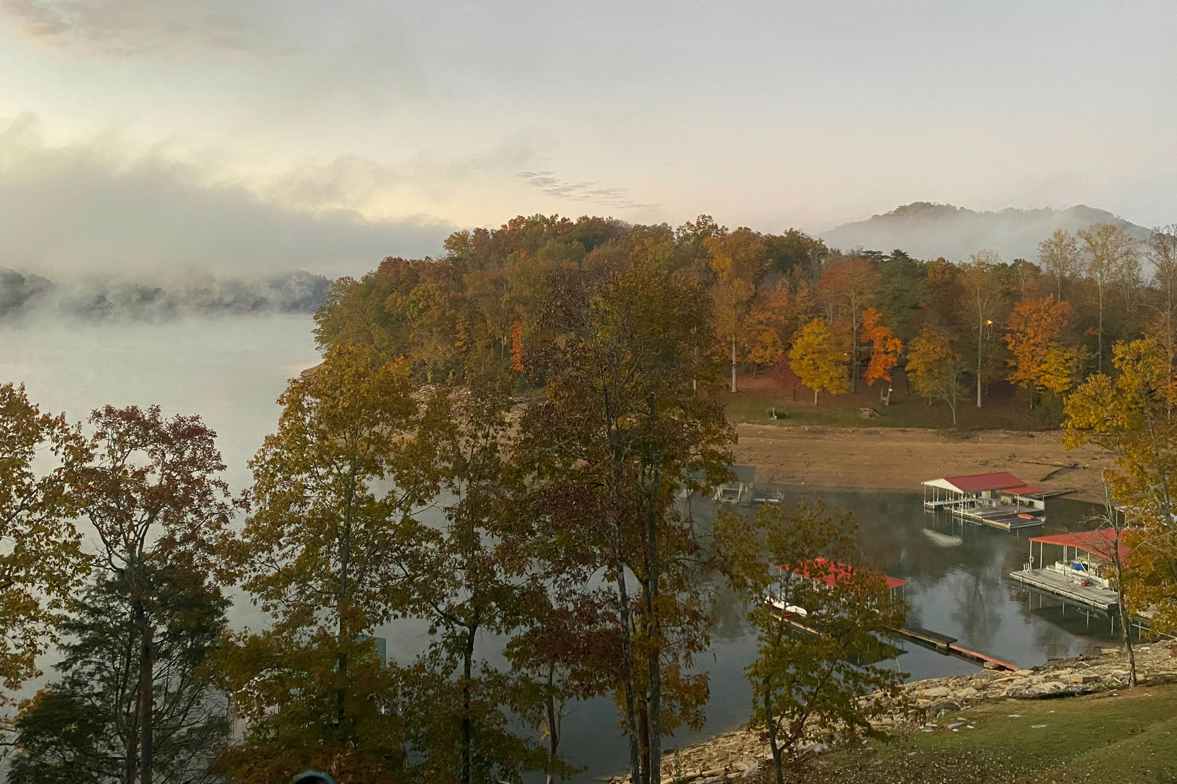 6BR Lakefront Retreat・Dock・Hot Tub・Boat Slips