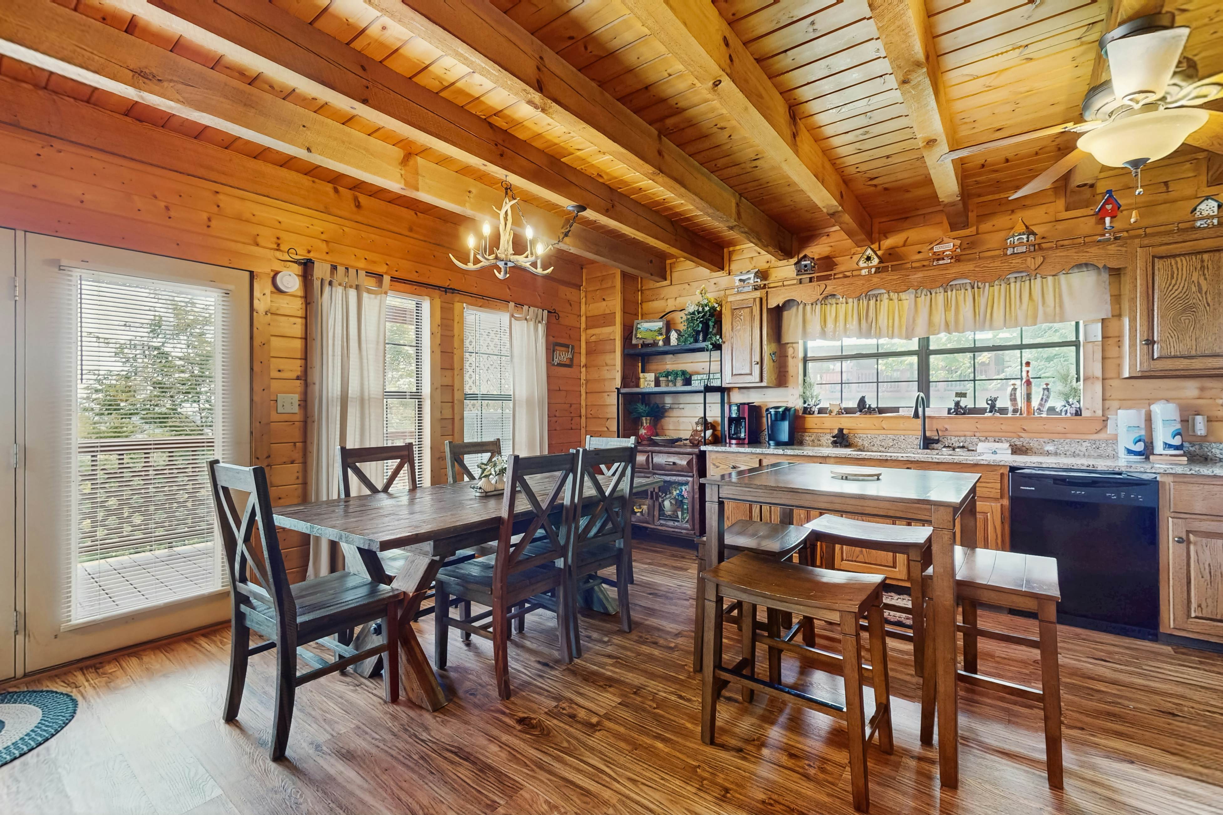 Cozy Home, Sleeps 11・Hot Tub・Games・Near Nat'l Park