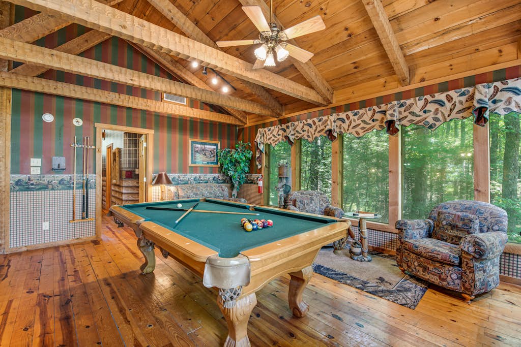 Serene Cabin Hideaway・Hot Tub・Games・Near Downtown