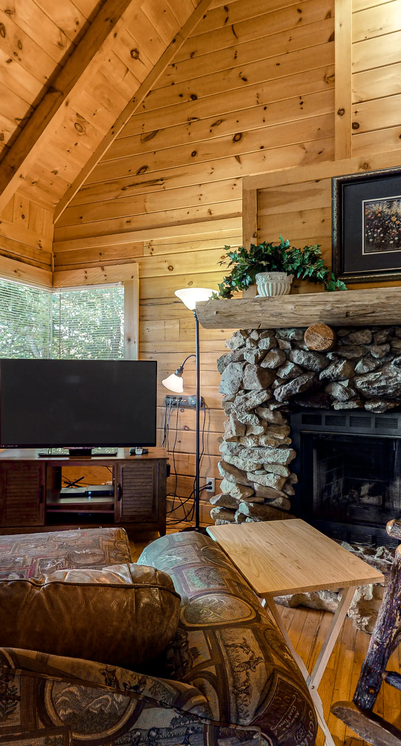 Dog Friendly Mtn Studio Cabin, Sleeps 2・Hot Tub