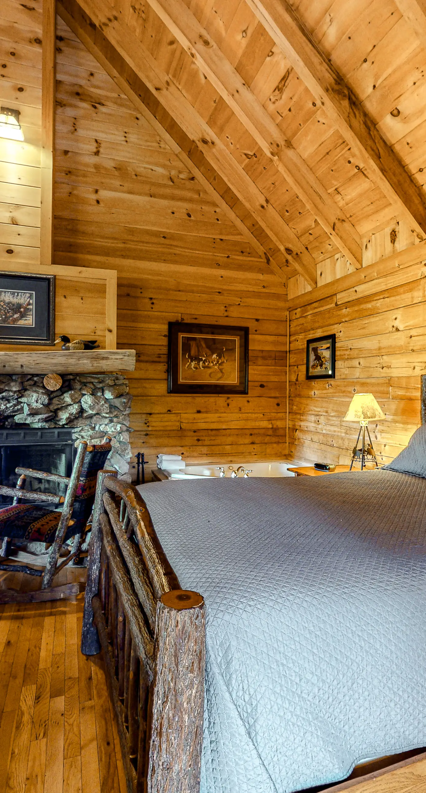 Dog Friendly Mtn Studio Cabin, Sleeps 2・Hot Tub