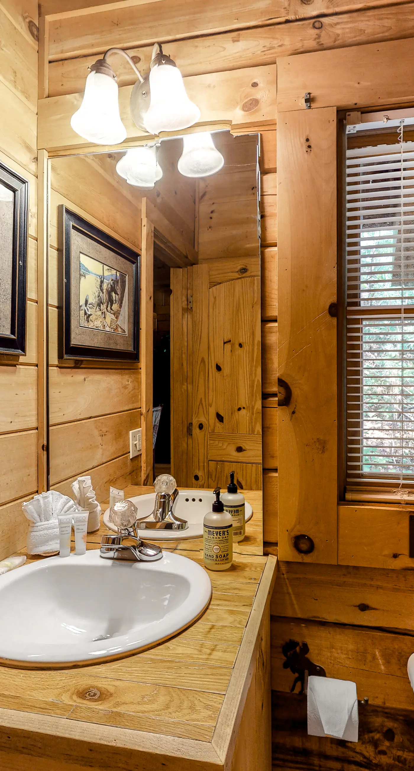 Dog Friendly Mtn Studio Cabin, Sleeps 2・Hot Tub