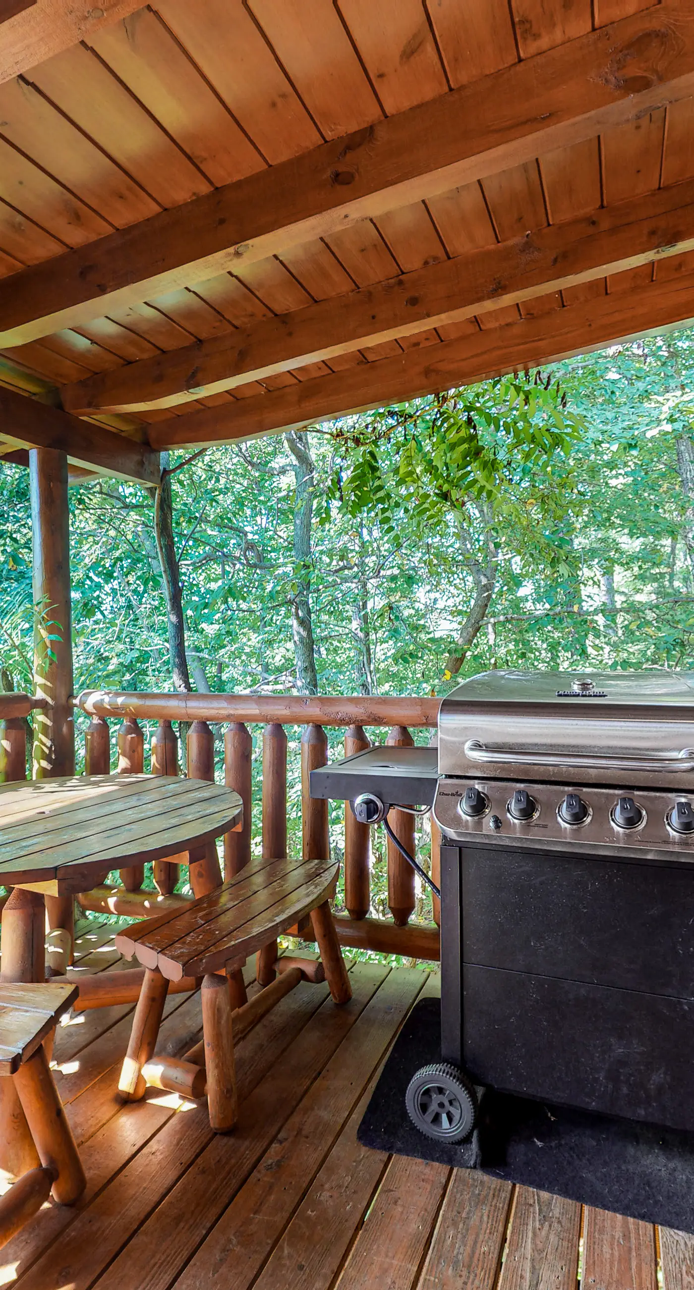 Dog Friendly Mtn Studio Cabin, Sleeps 2・Hot Tub