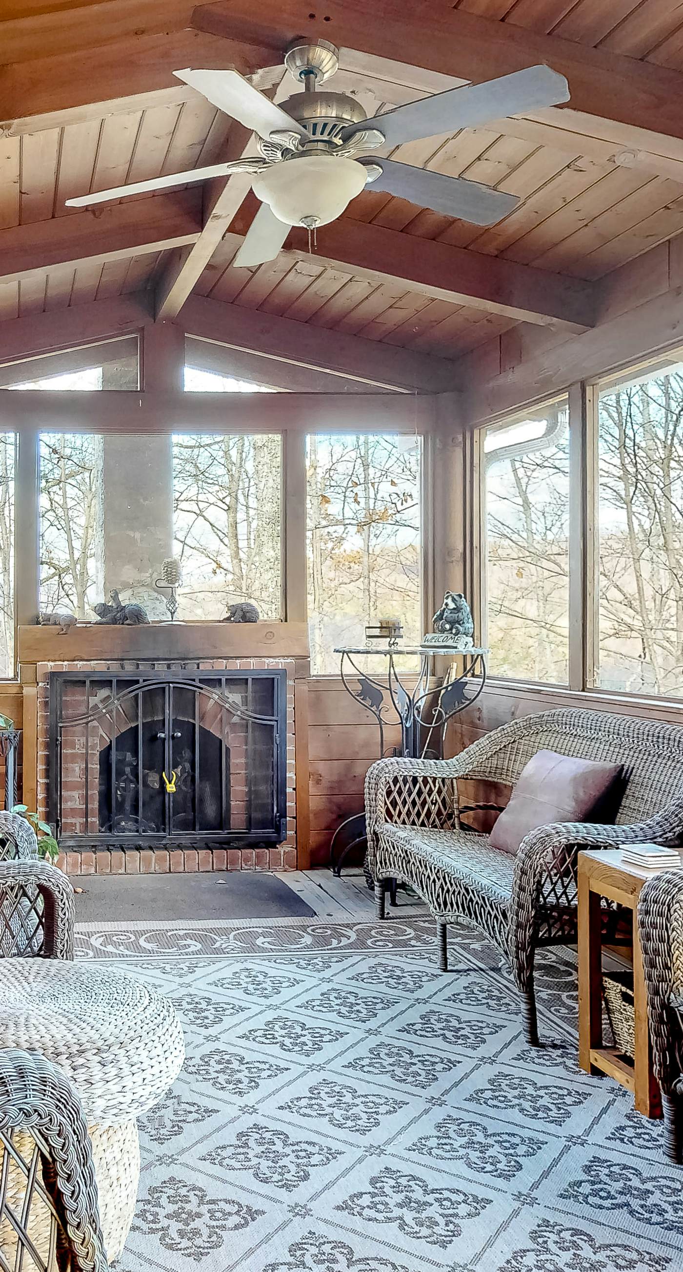 Mtn View Cabin, Sleeps 6・Fireplaces・Screened Patio