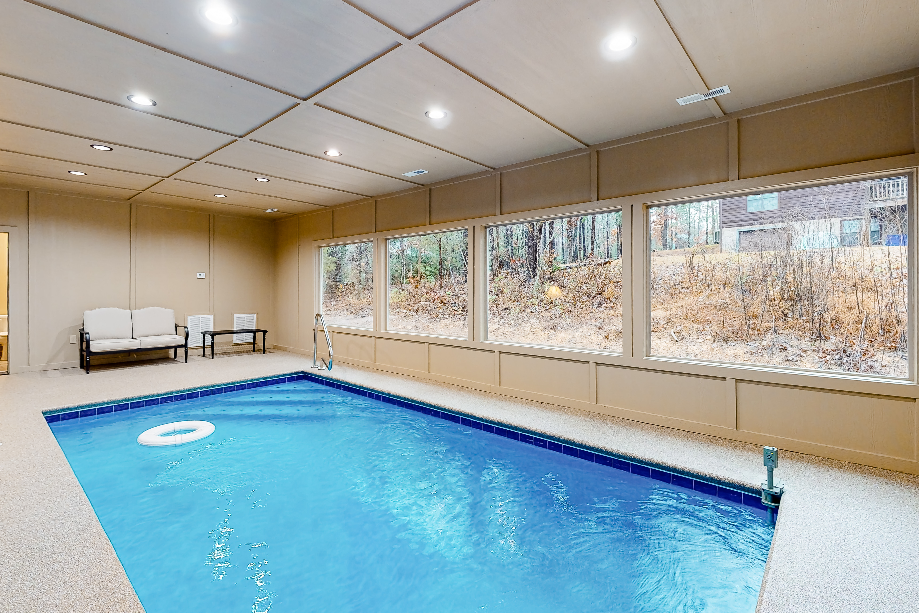 Cozy Cabin Stay, Sleeps 12・Pool・Hot Tub・Movie Room