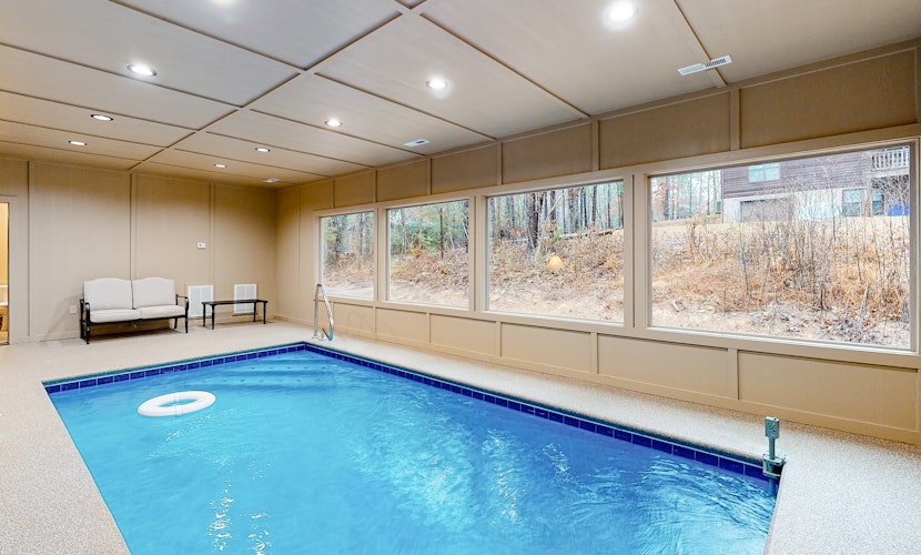 Cozy Cabin Stay, Sleeps 12・Pool・Hot Tub・Movie Room