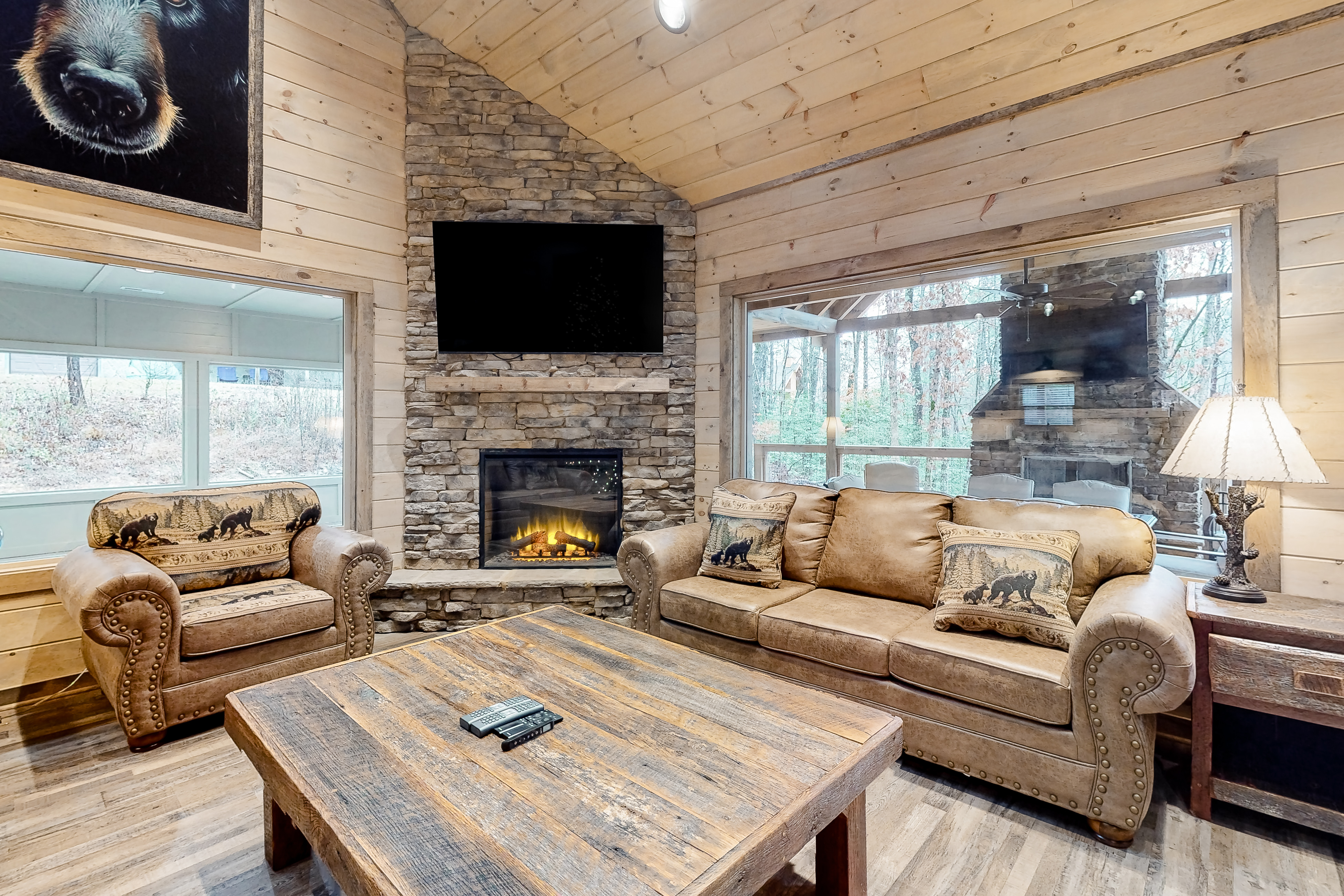 Cozy Cabin Stay, Sleeps 12・Pool・Hot Tub・Movie Room
