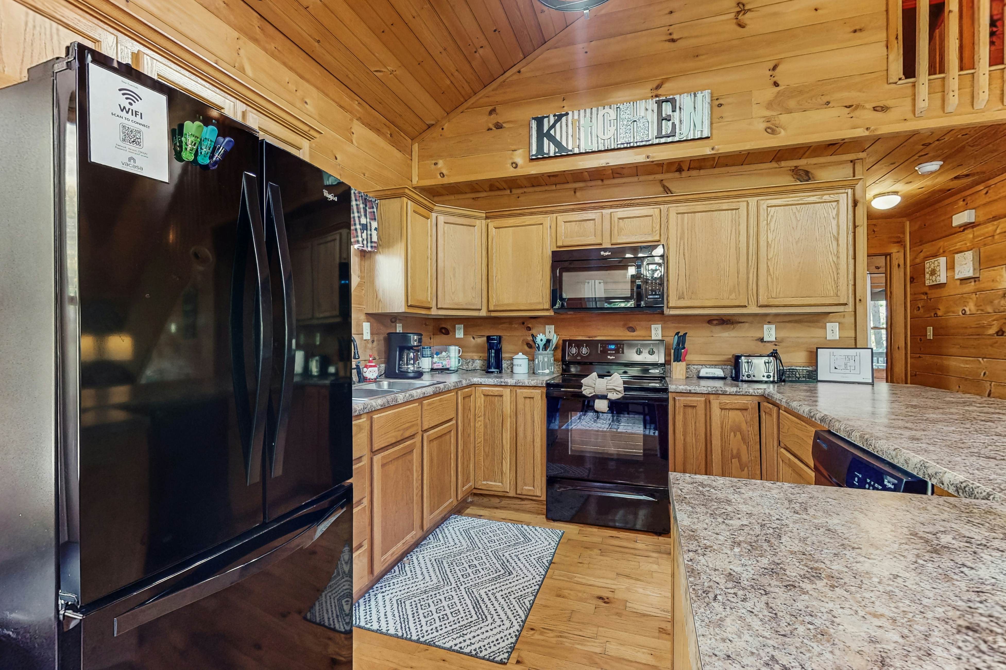 Cabin w/hot tub,  porch, fireplace, & free attraction tickets - near Dollywood