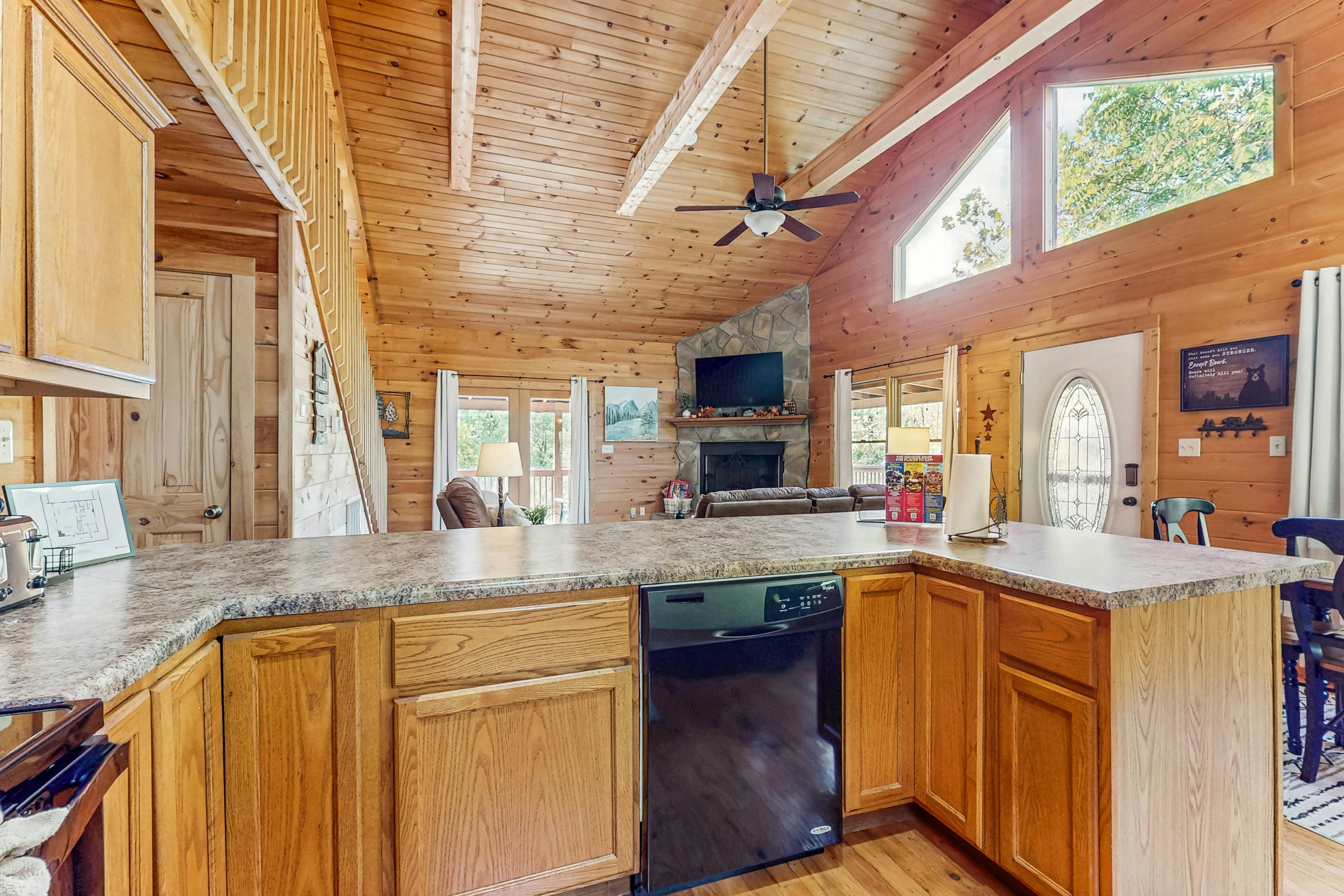 Cabin w/hot tub,  porch, fireplace, & free attraction tickets - near Dollywood