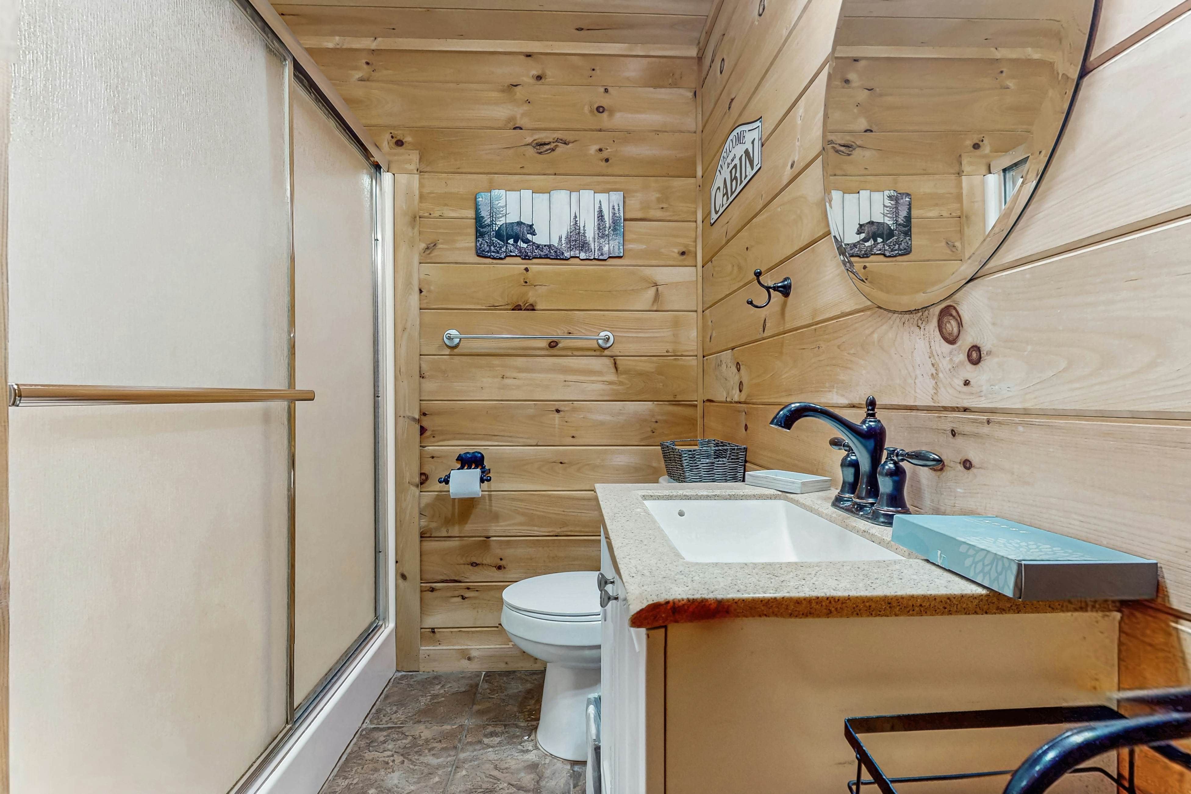 Cabin w/hot tub,  porch, fireplace, & free attraction tickets - near Dollywood