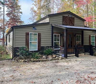 Rustic Lakeside Home, Sleeps 6・Private Dock・Grill