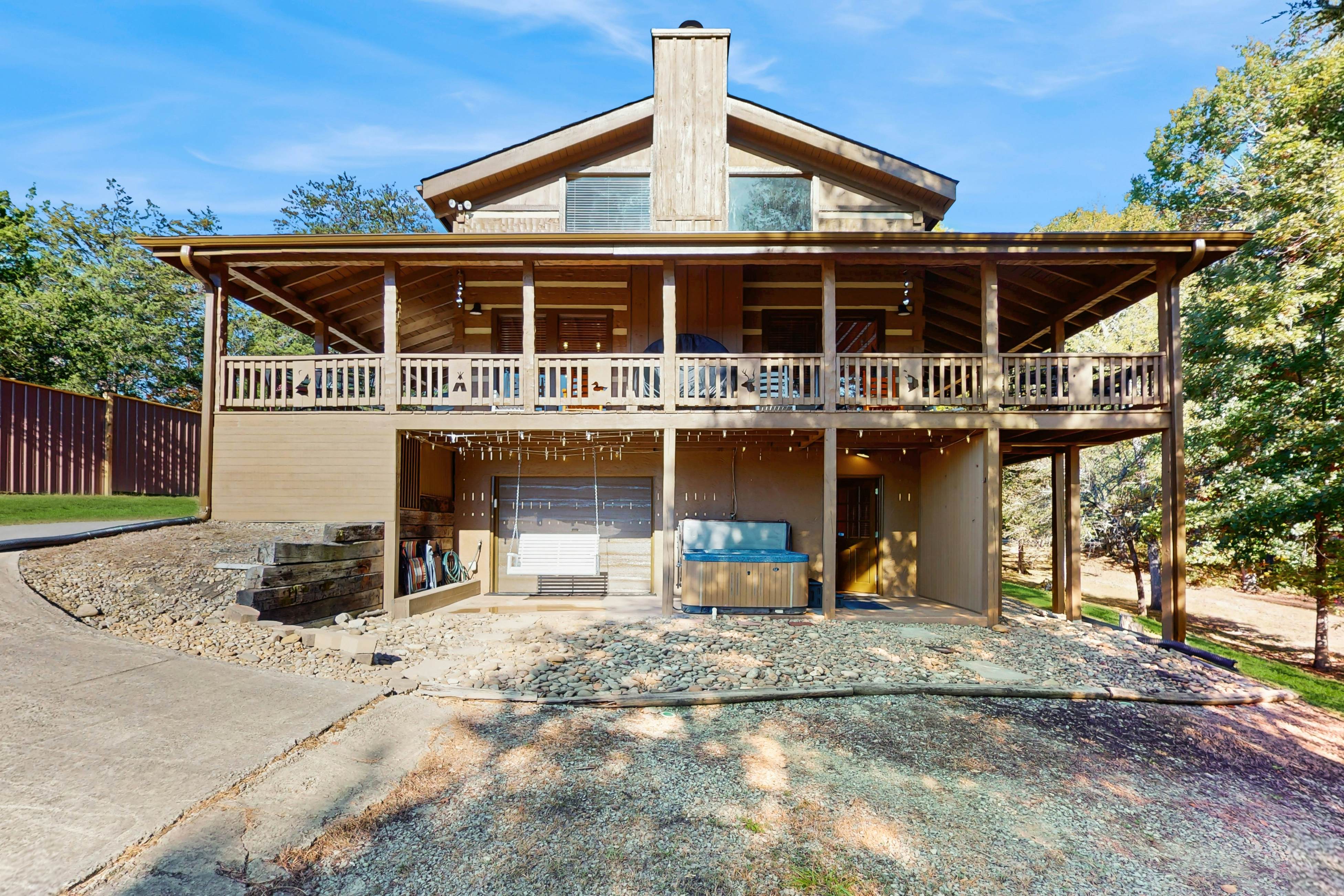 Lakefront Cabin・Boat Ramp/Dock・Hot Tub・Pool Table