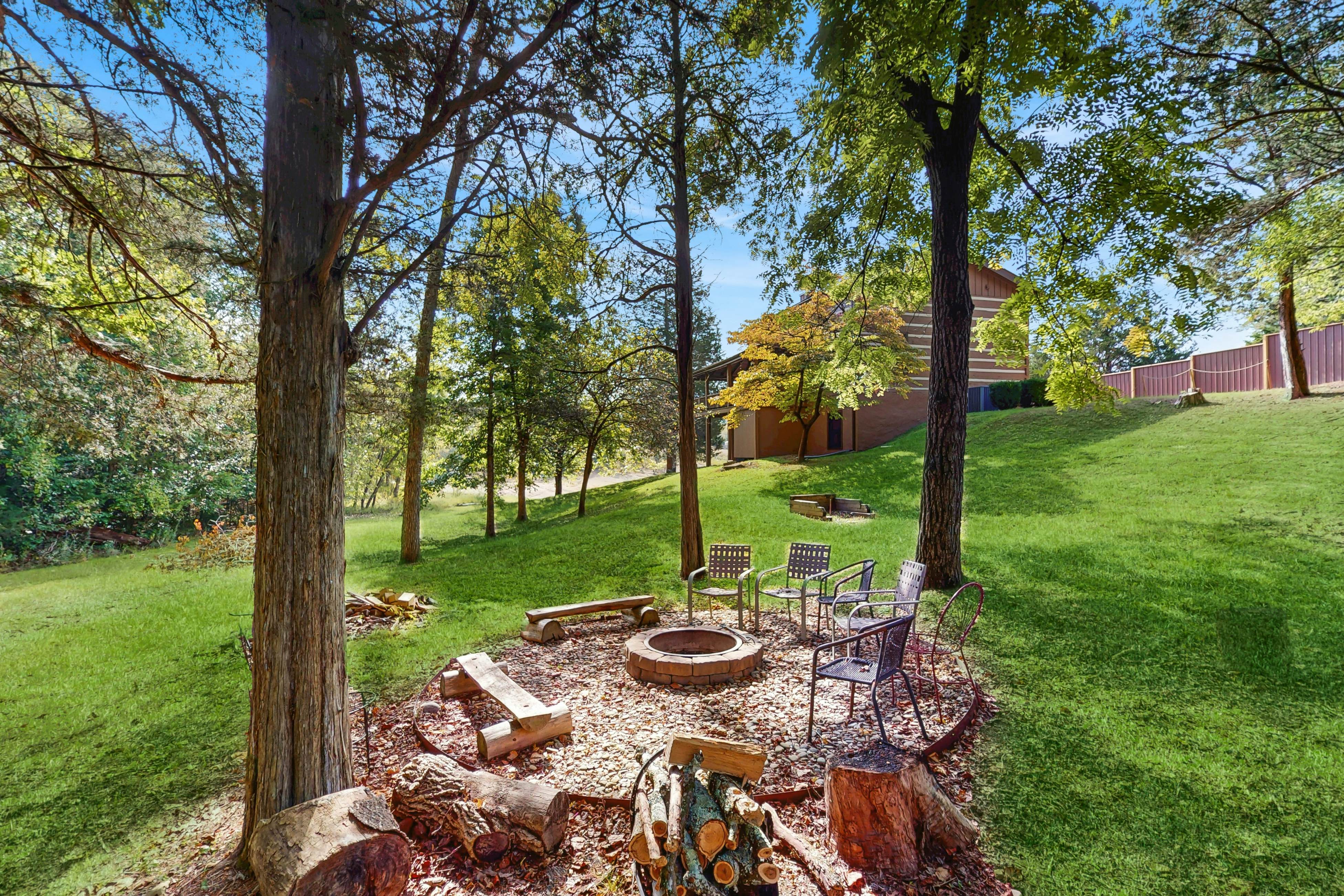 Lakefront Cabin・Boat Ramp/Dock・Hot Tub・Pool Table
