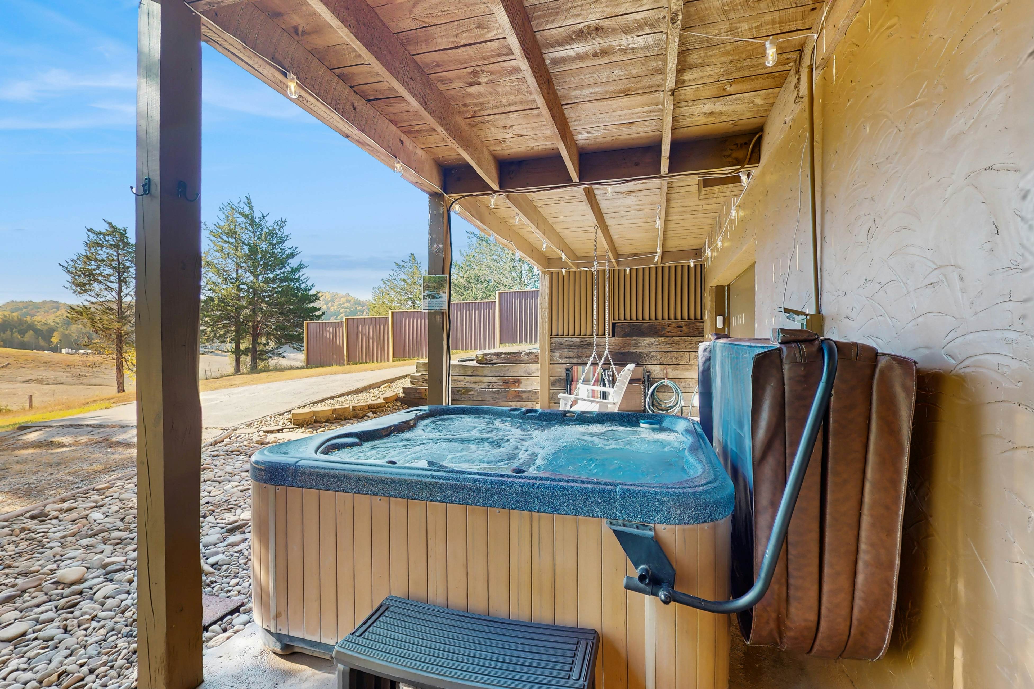 Lakefront Cabin・Boat Ramp/Dock・Hot Tub・Pool Table
