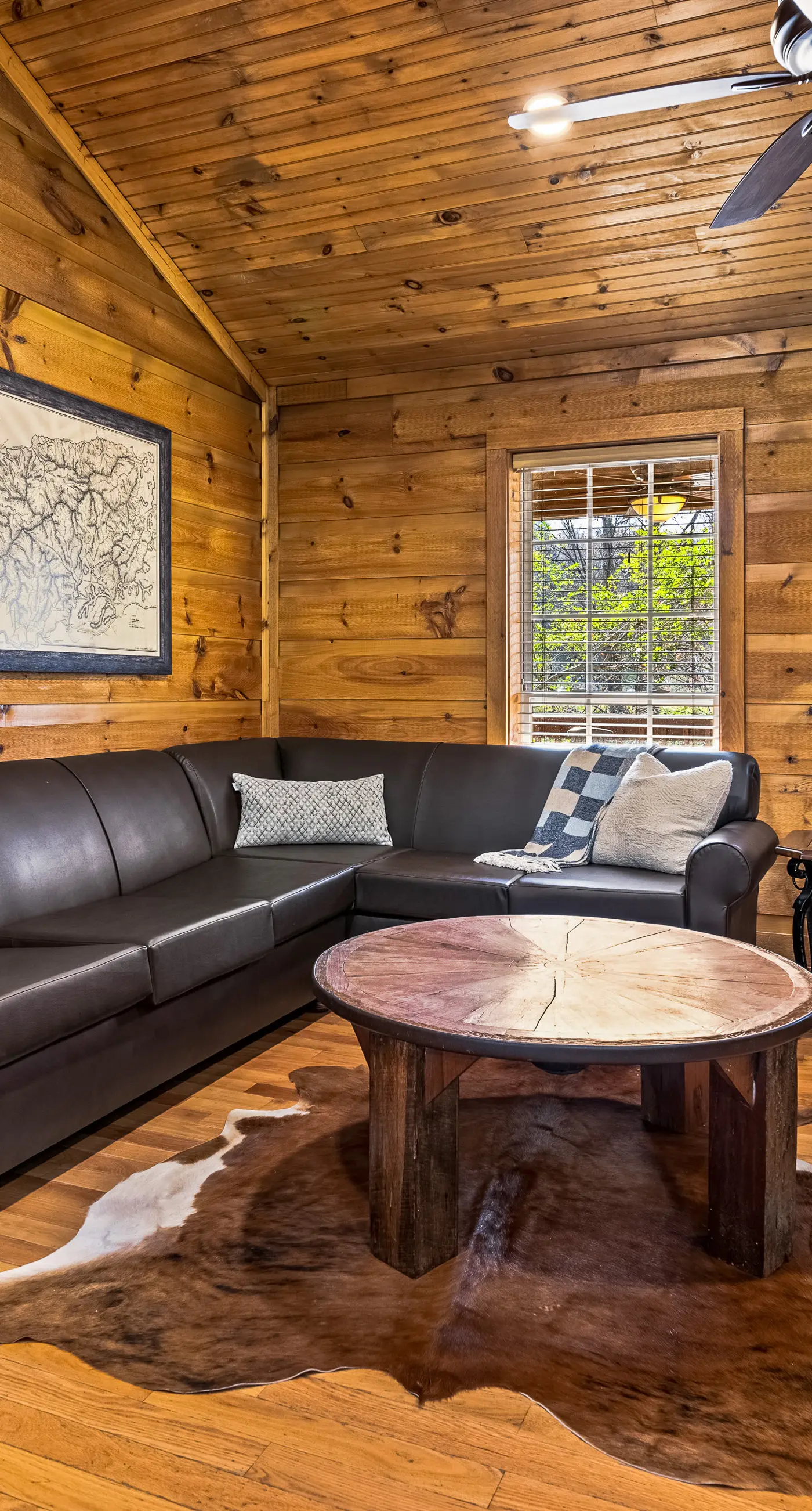 Townsend River Retreat・Lush Greenery・Grill