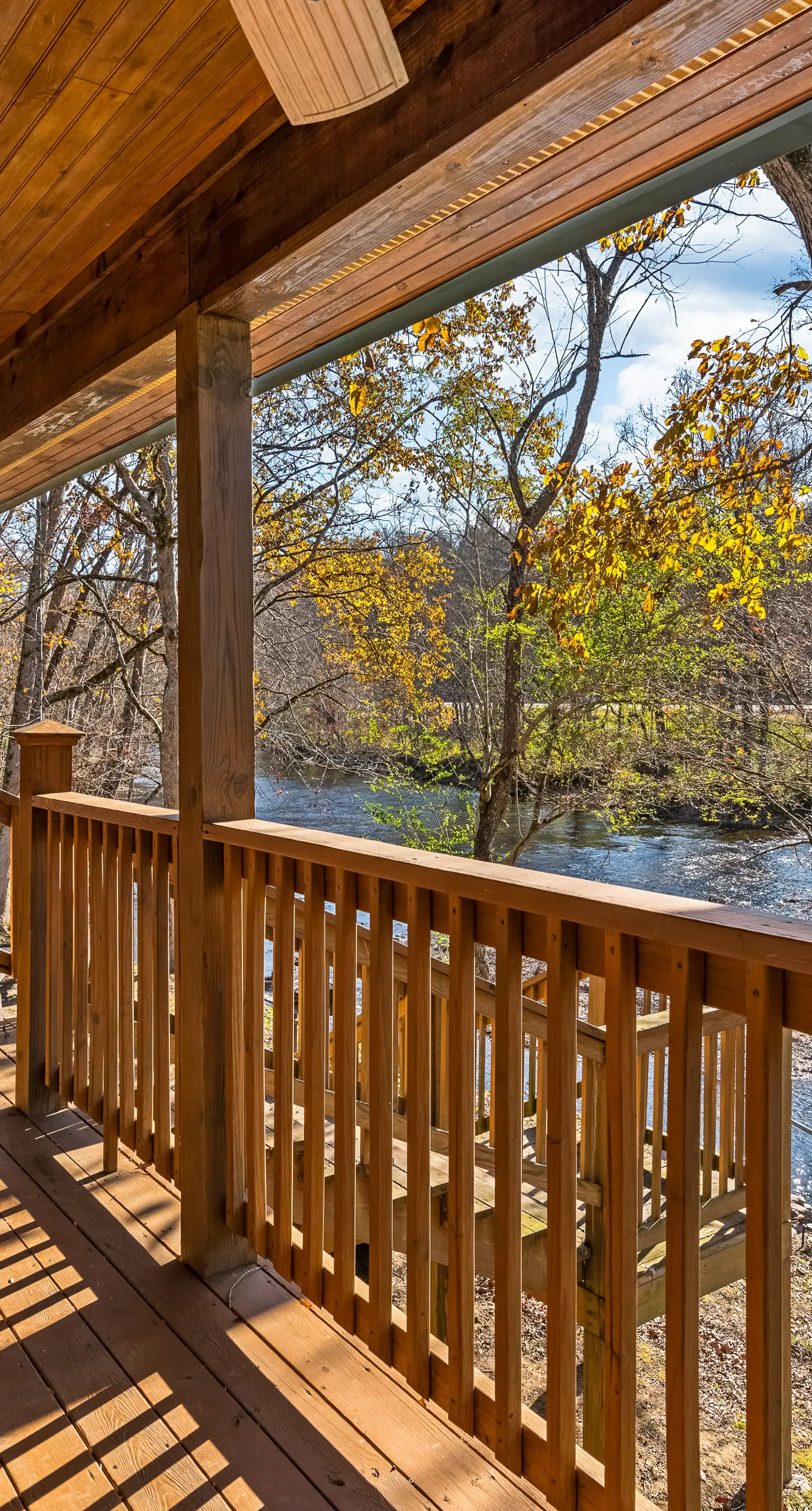 Townsend River Retreat・Lush Greenery・Grill