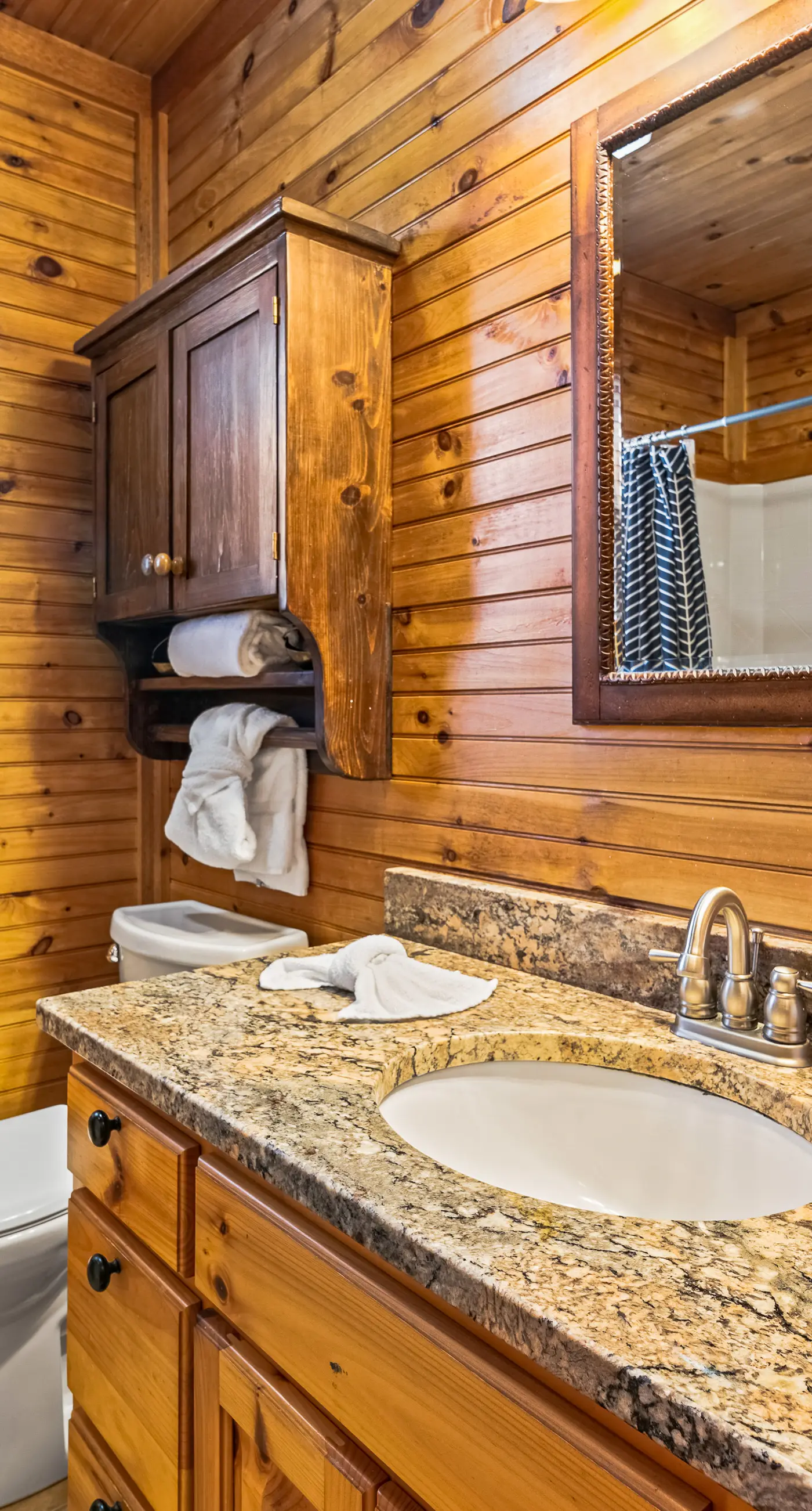 Townsend River Retreat・Lush Greenery・Grill
