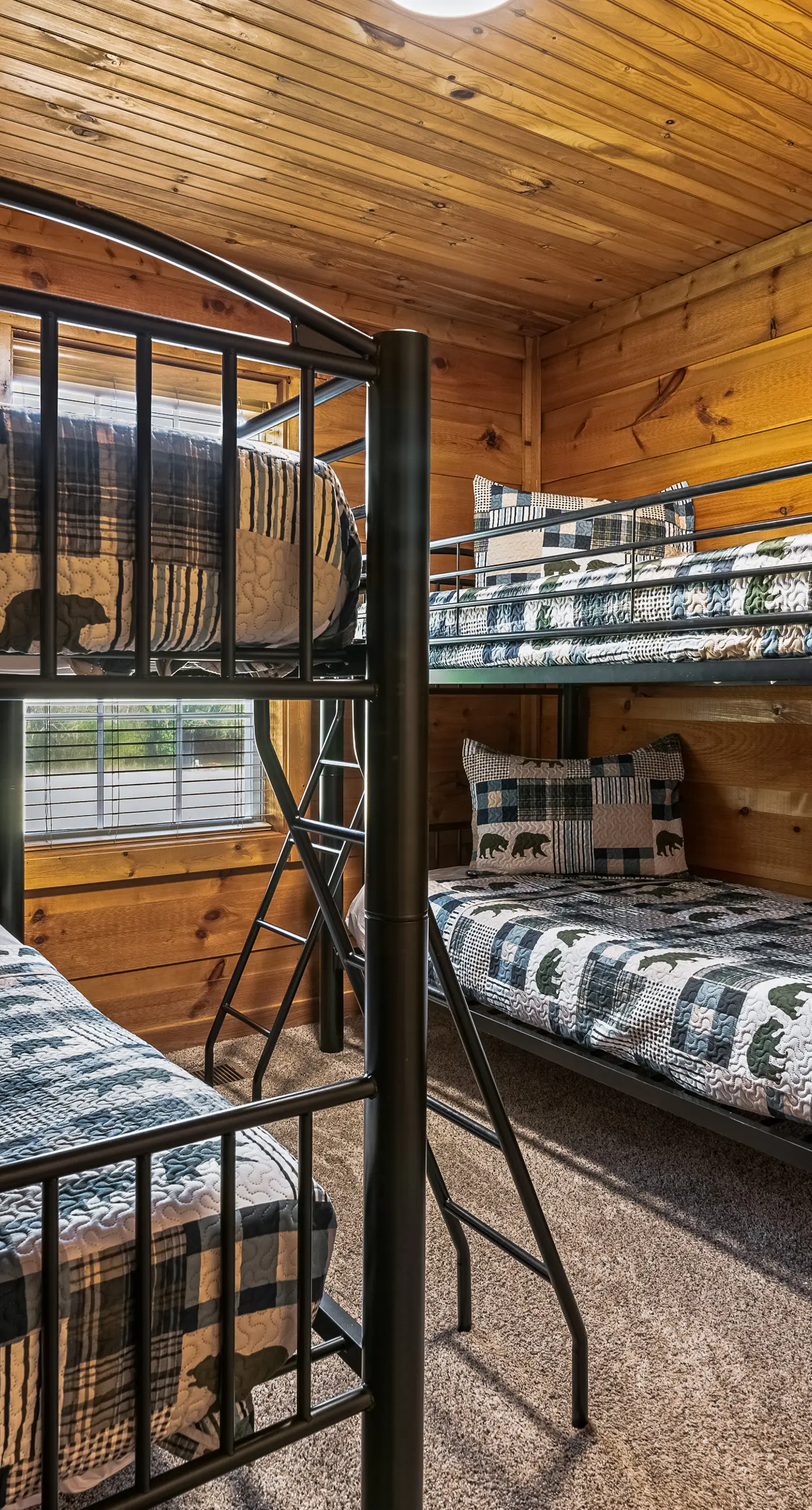 Townsend River Retreat・Lush Greenery・Grill