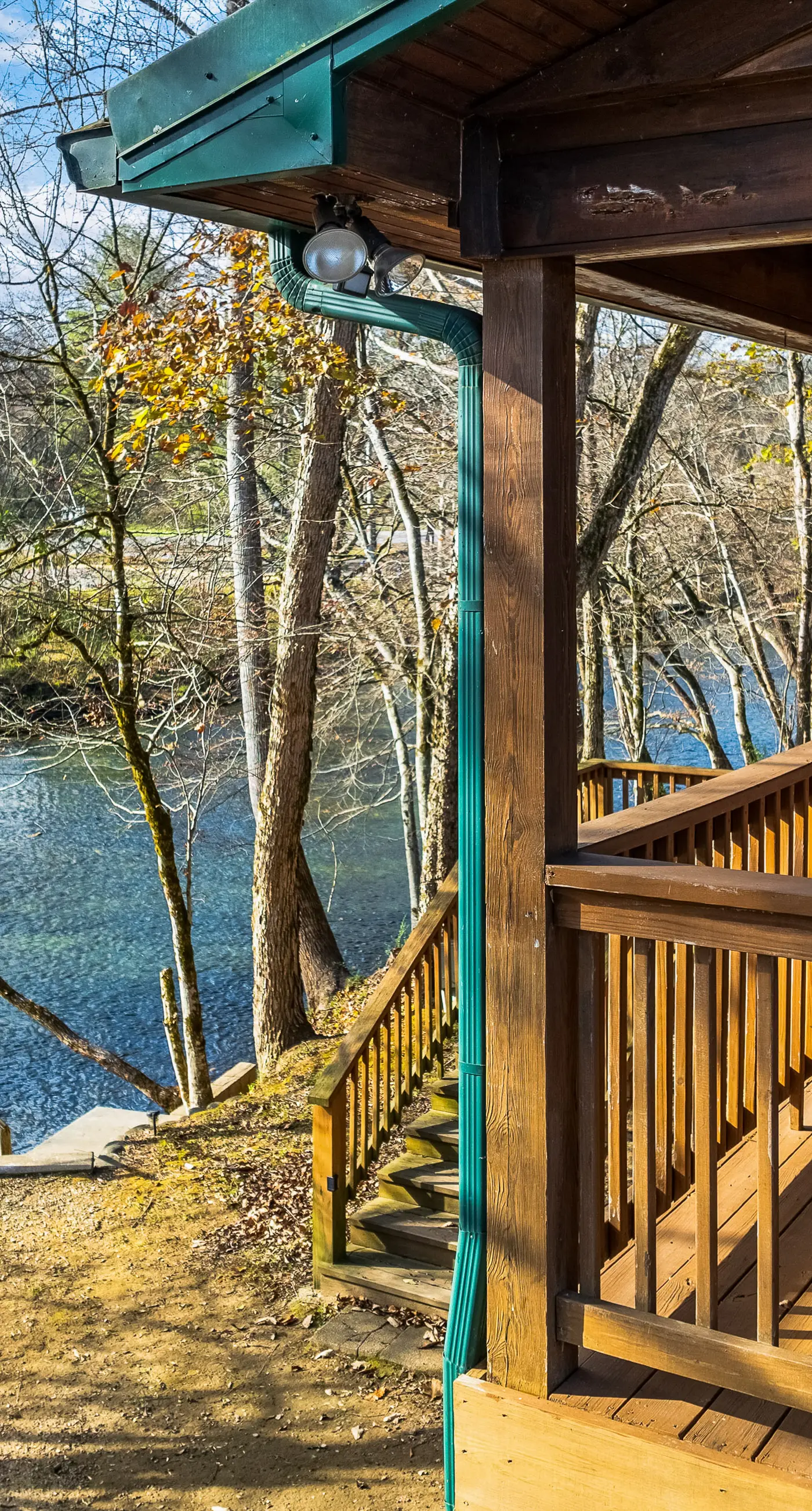 Townsend River Retreat・Lush Greenery・Grill