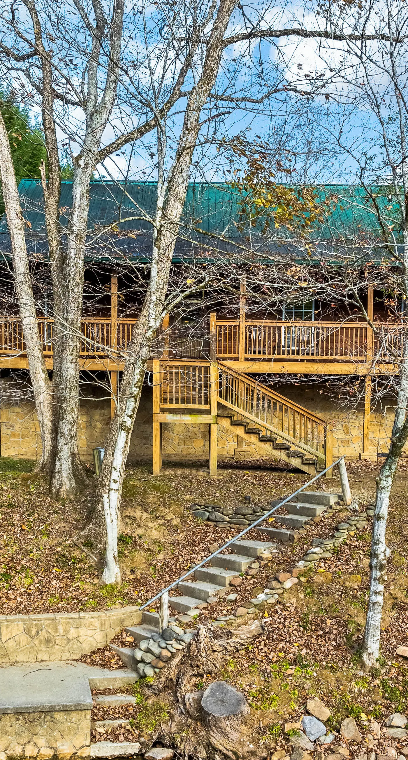 Townsend River Retreat・Lush Greenery・Grill