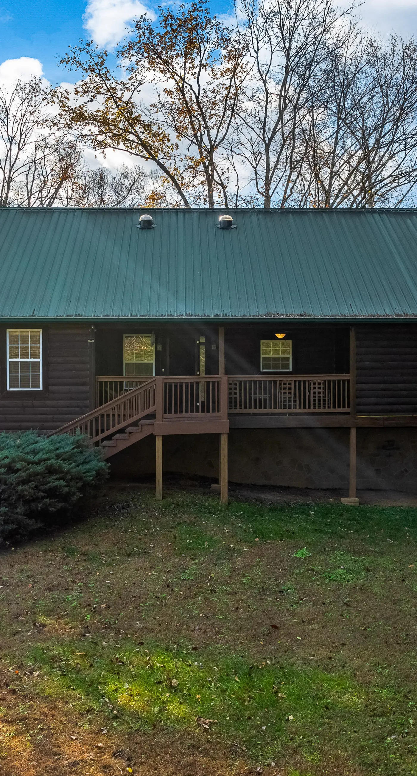 Townsend River Retreat・Lush Greenery・Grill