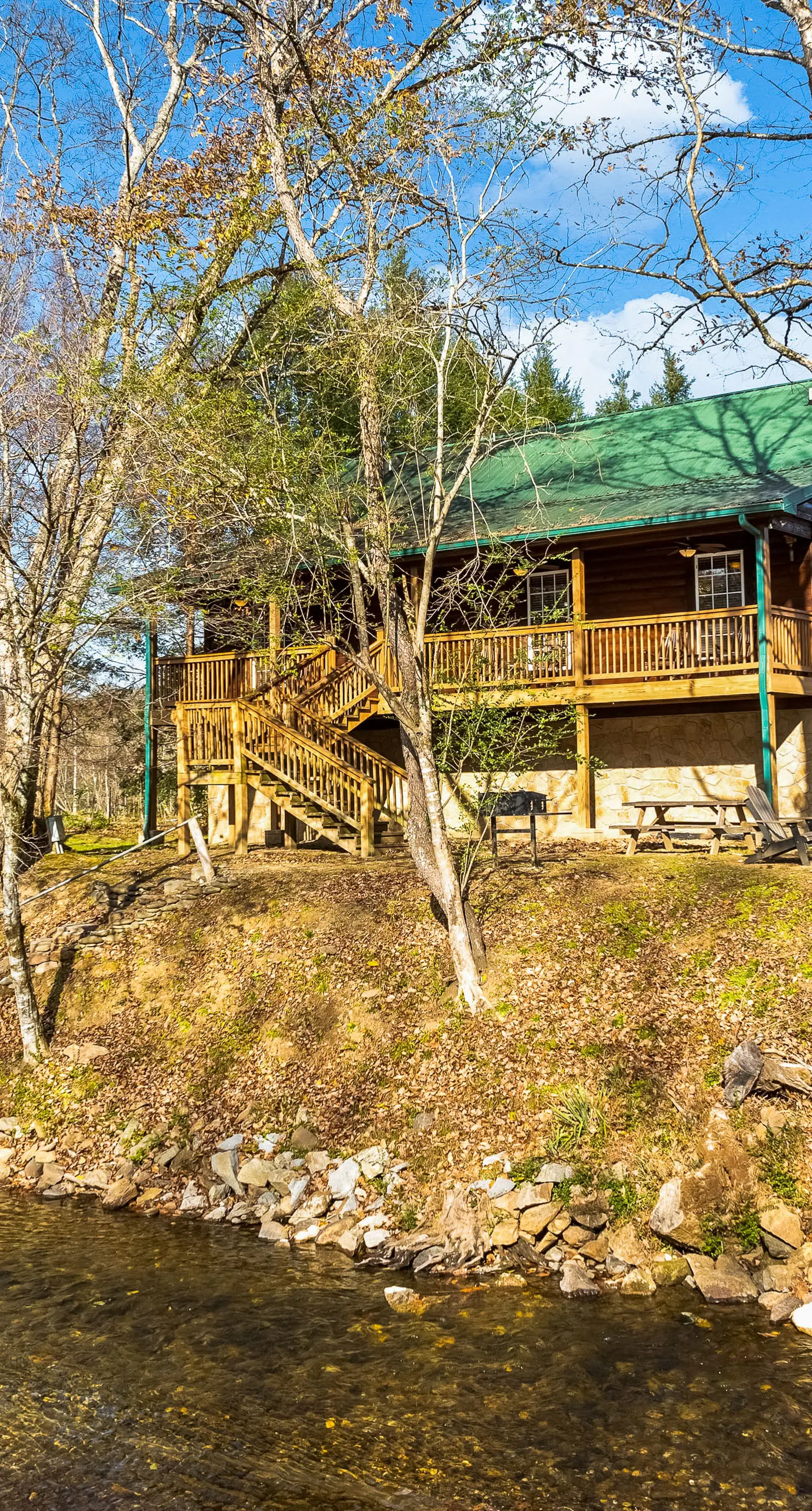 Townsend River Retreat・Lush Greenery・Grill