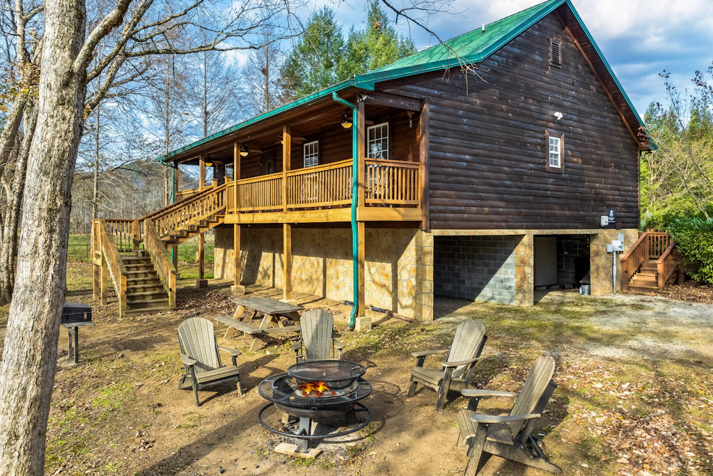 Townsend River Retreat・Lush Greenery・Grill