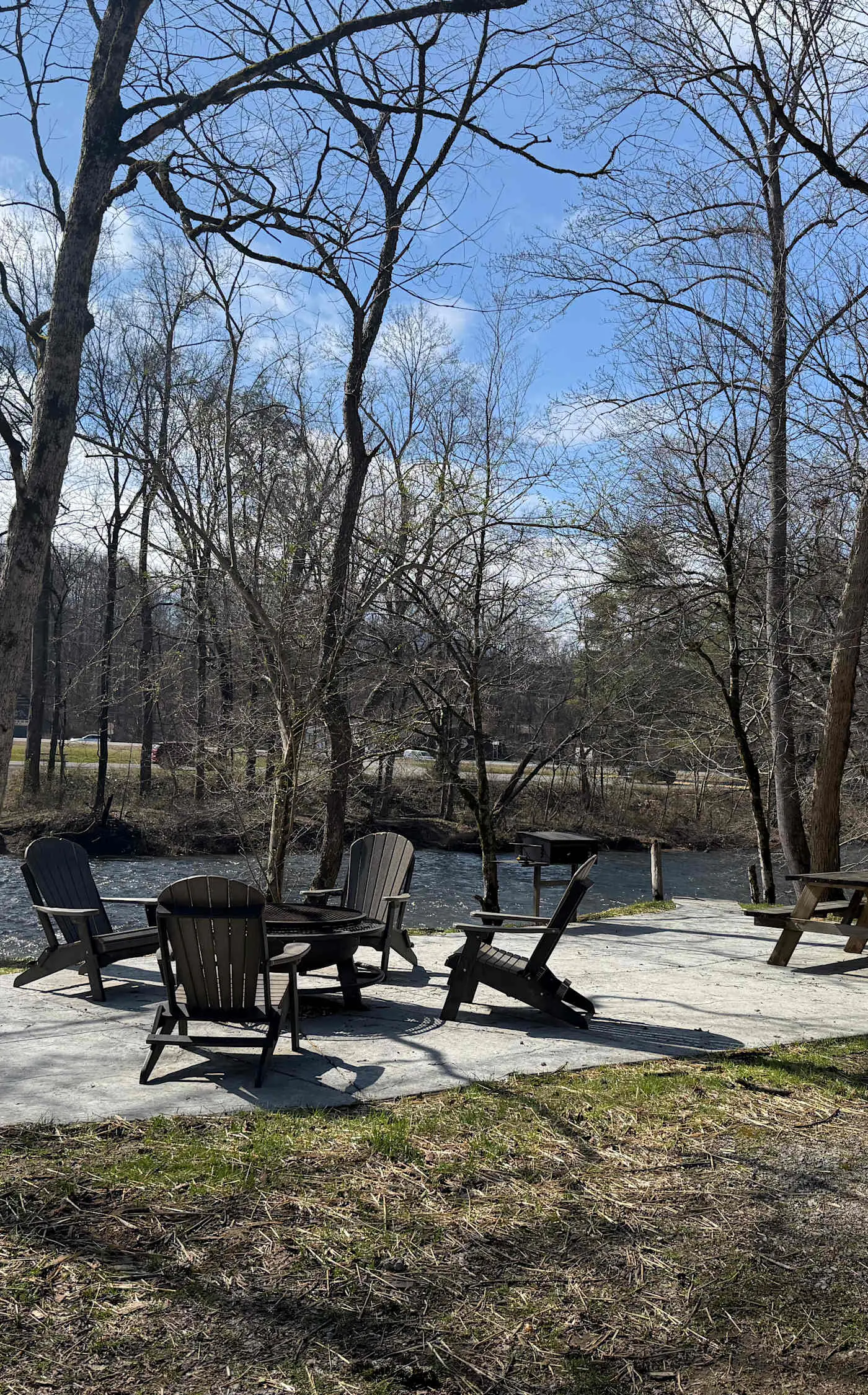 Townsend River Retreat・Lush Greenery・Grill