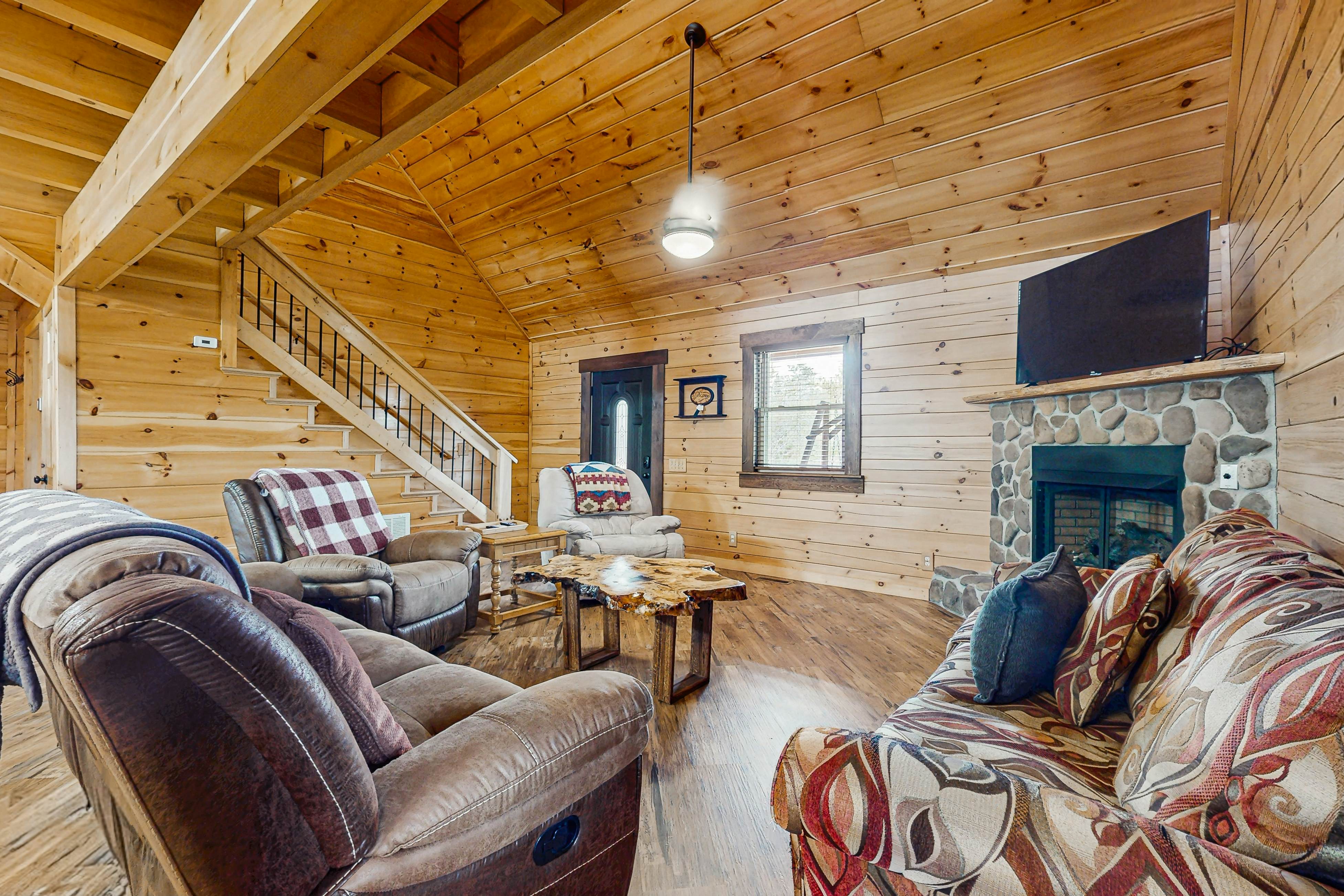 Cozy Cabin, Sleeps 7・Hot tub・Pool table・Foosball