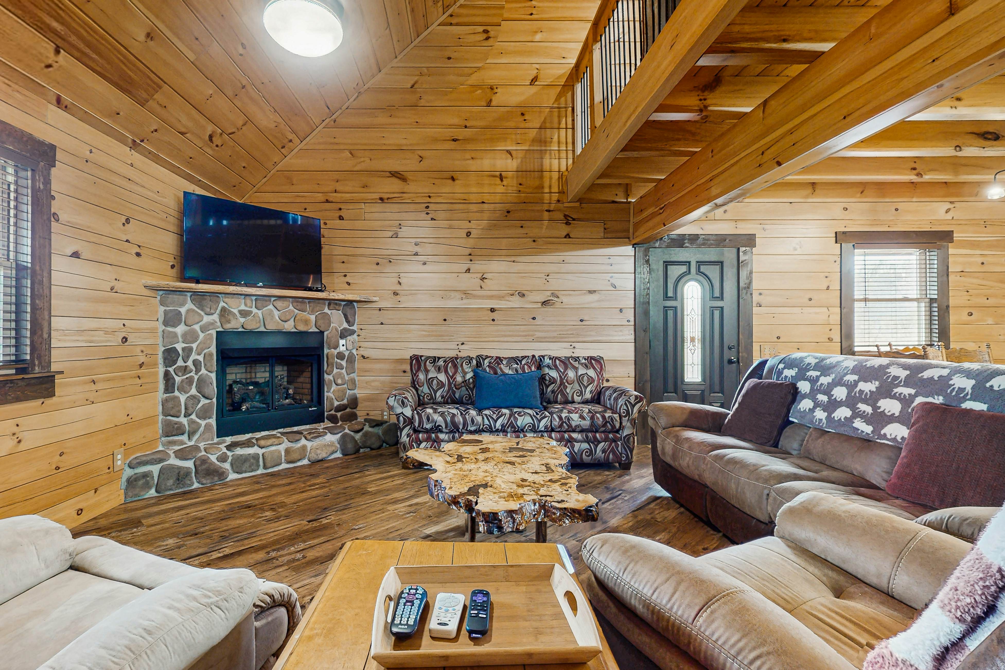 Cozy Cabin, Sleeps 7・Hot tub・Pool table・Foosball