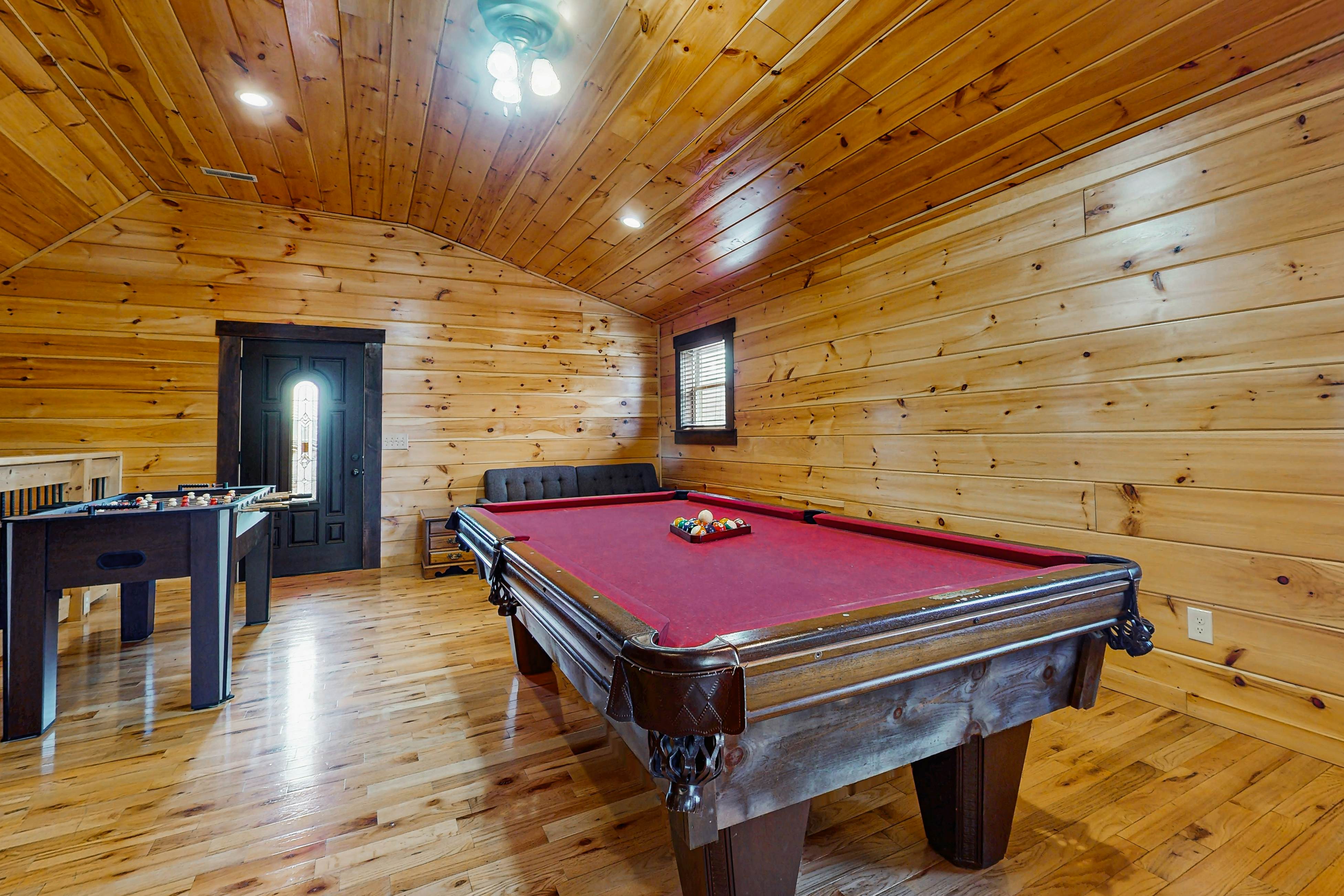 Cozy Cabin, Sleeps 7・Hot tub・Pool table・Foosball