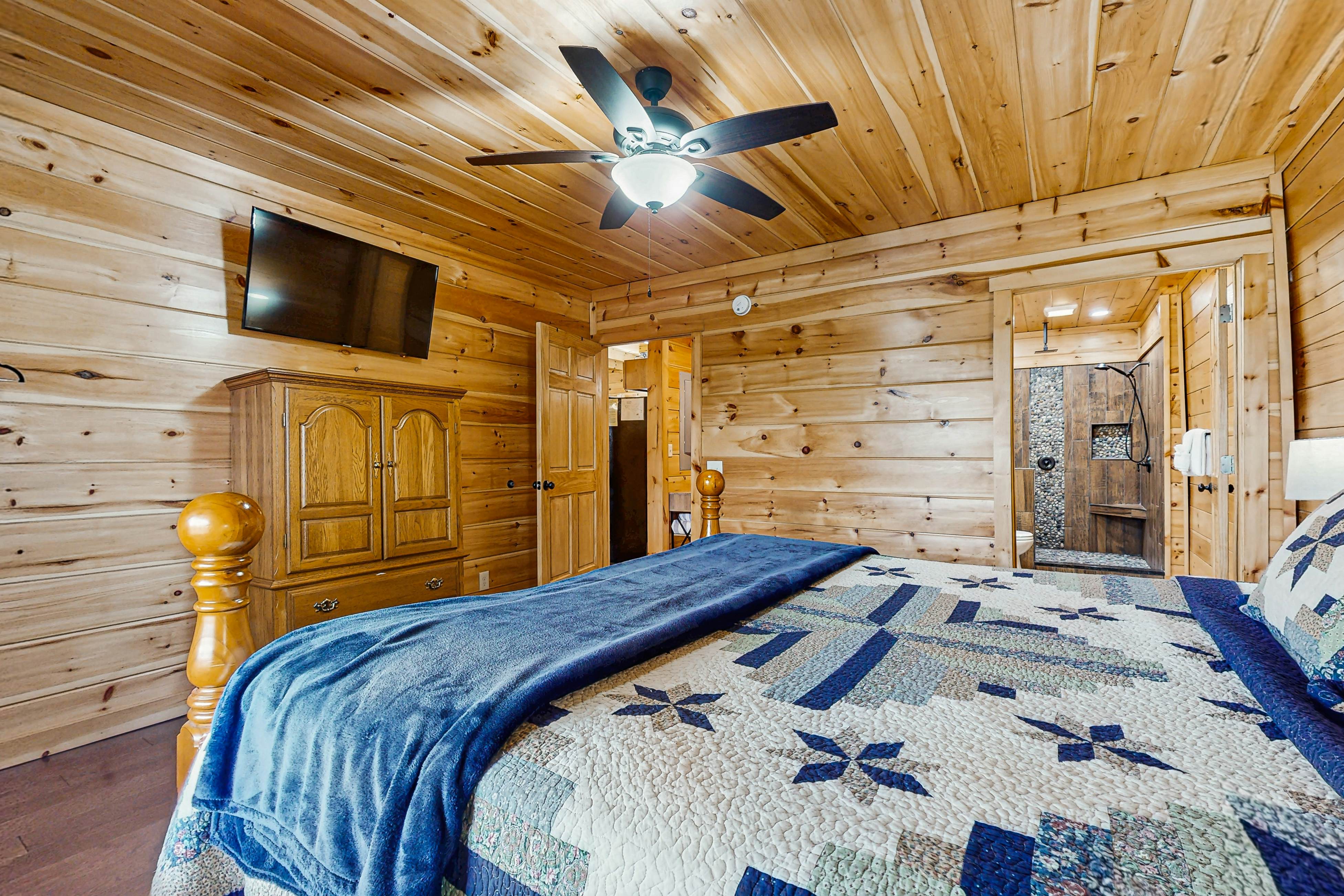 Cozy Cabin, Sleeps 7・Hot tub・Pool table・Foosball