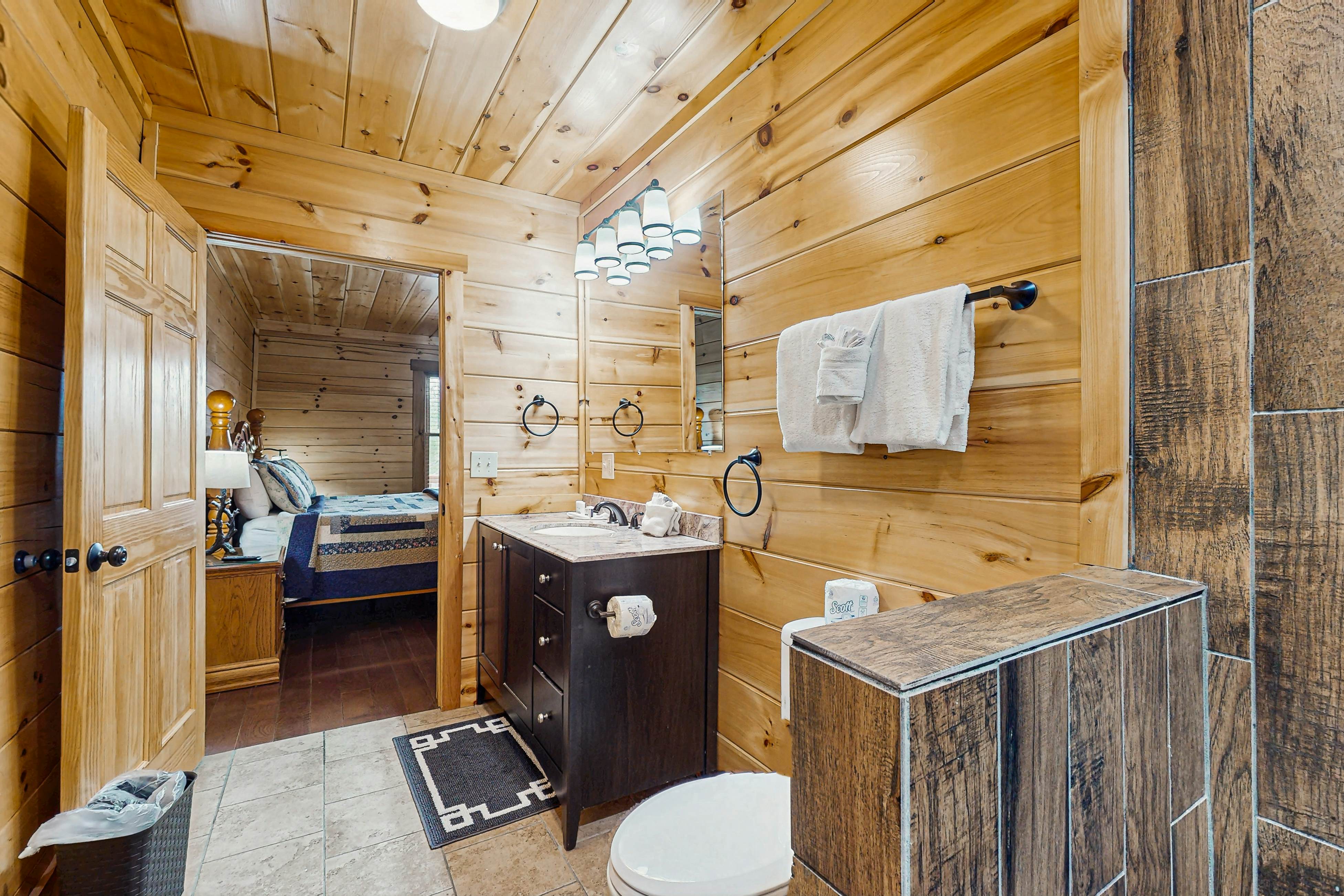 Cozy Cabin, Sleeps 7・Hot tub・Pool table・Foosball