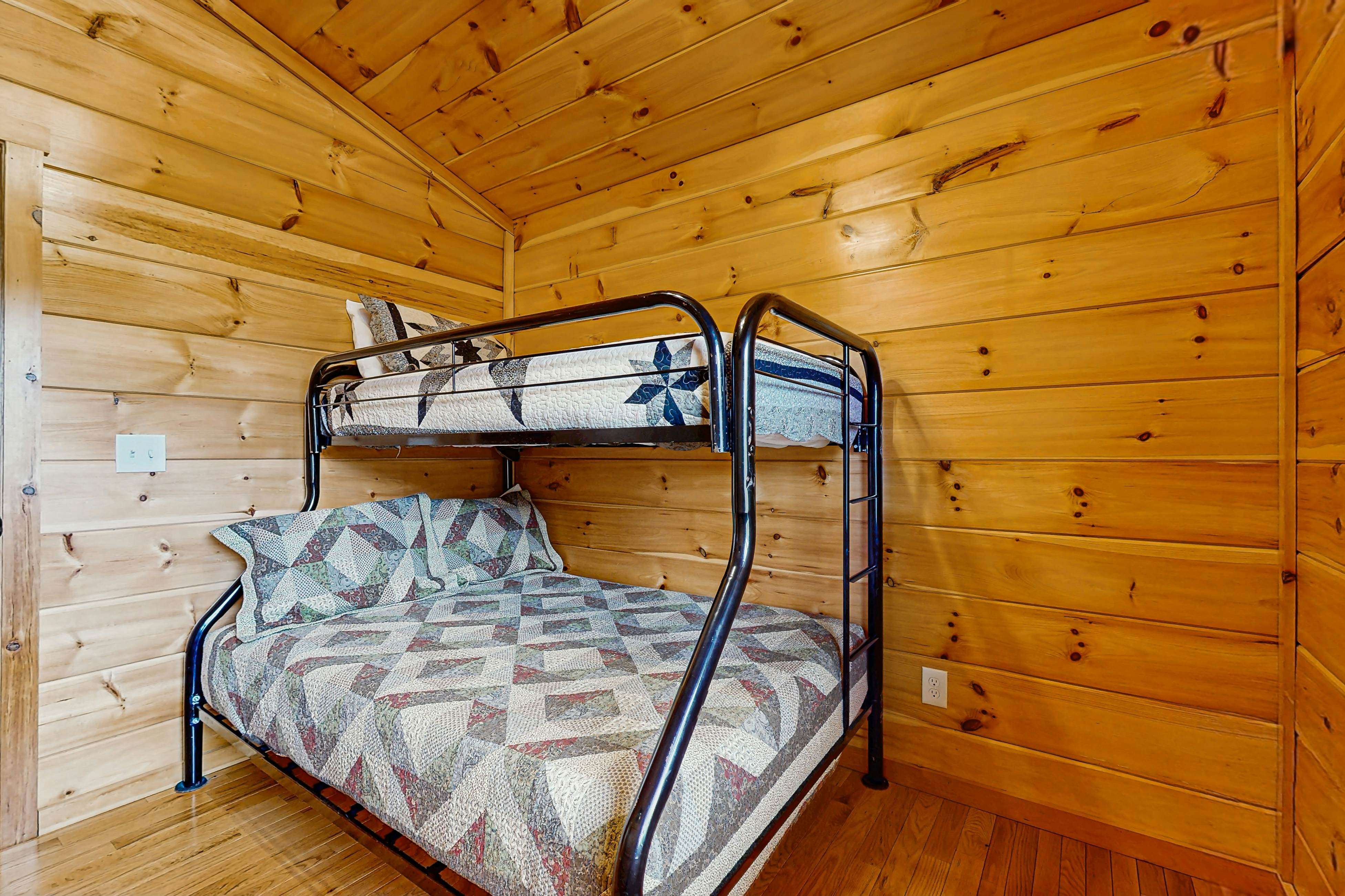 Cozy Cabin, Sleeps 7・Hot tub・Pool table・Foosball