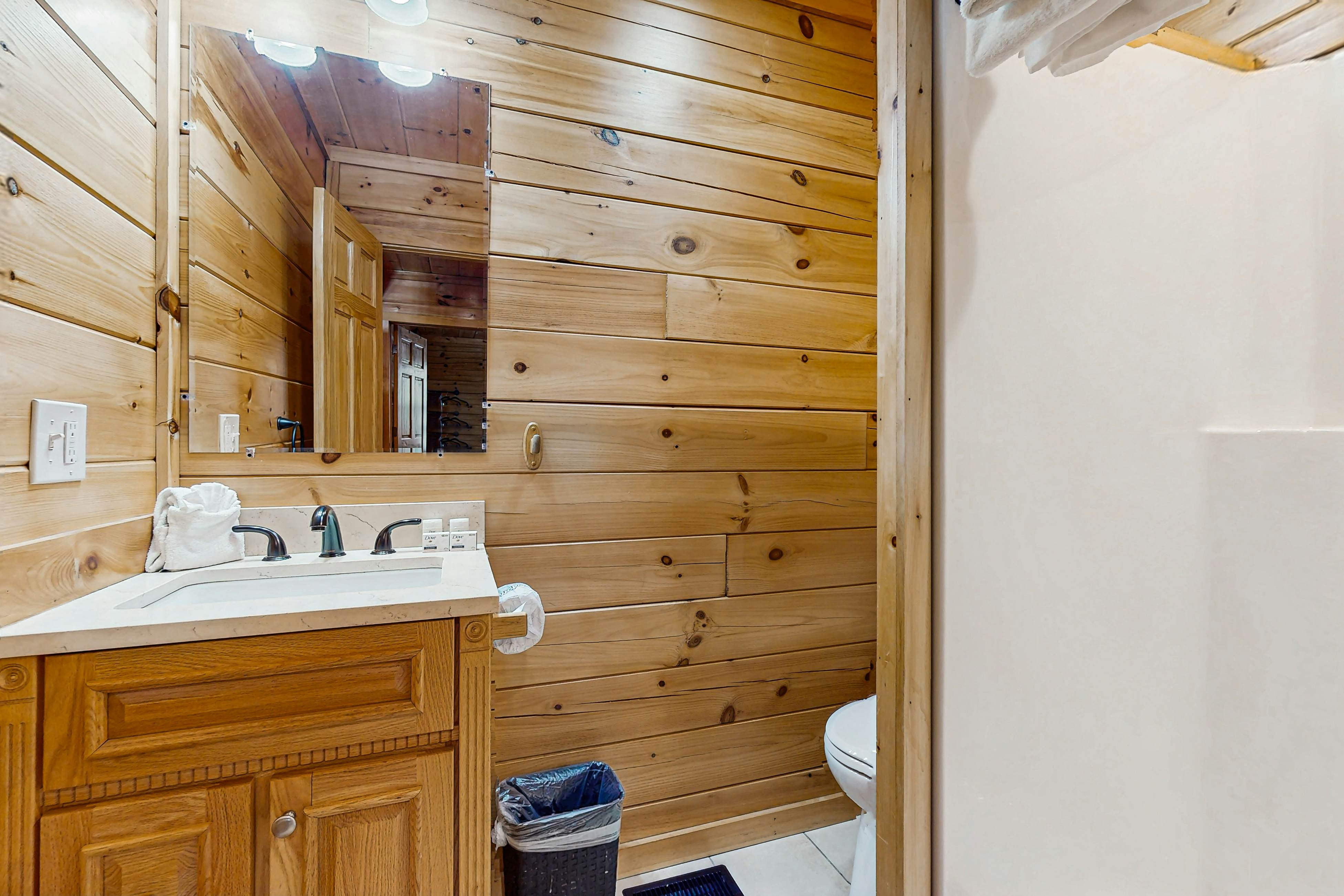 Cozy Cabin, Sleeps 7・Hot tub・Pool table・Foosball