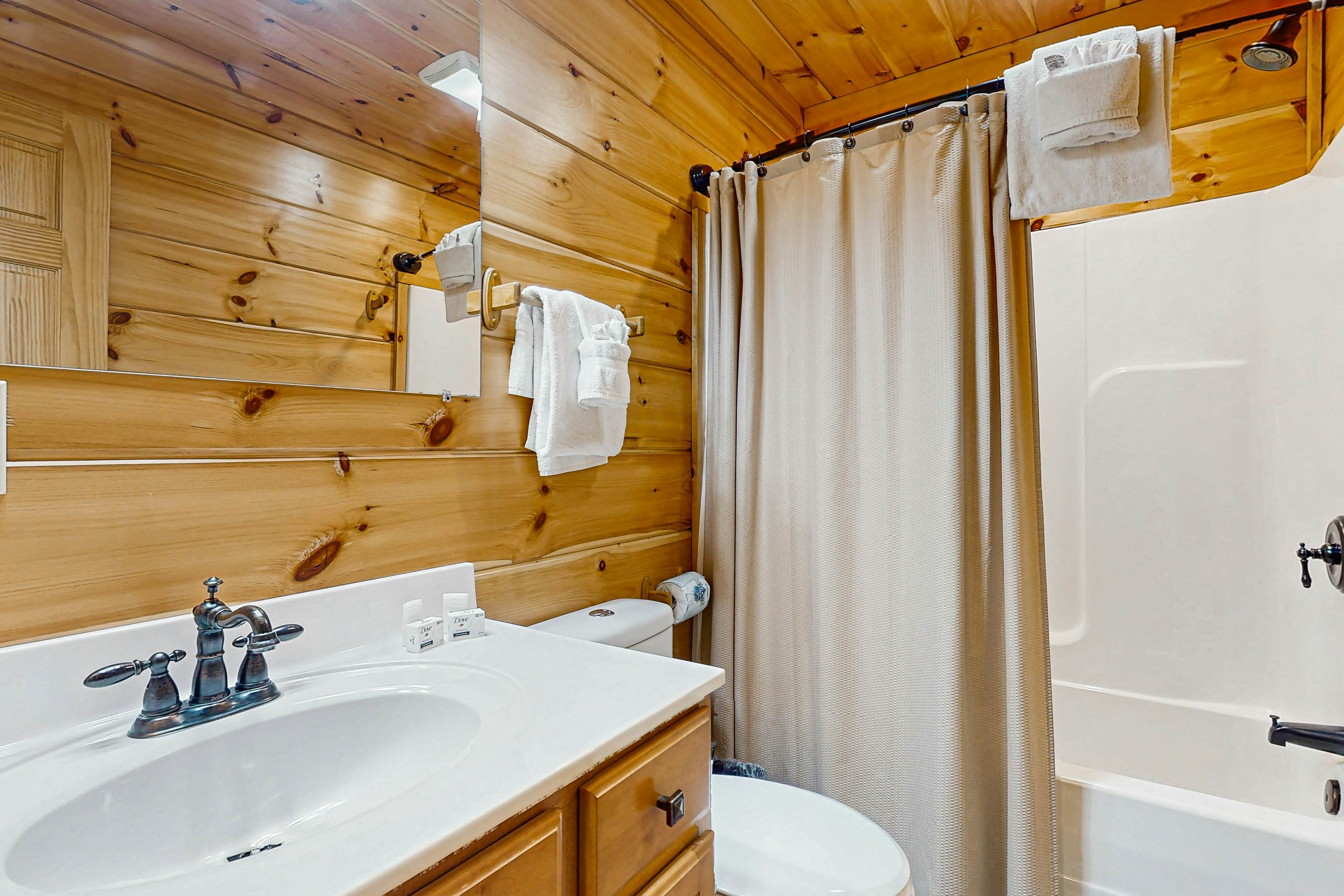 Cozy Cabin, Sleeps 7・Hot tub・Pool table・Foosball