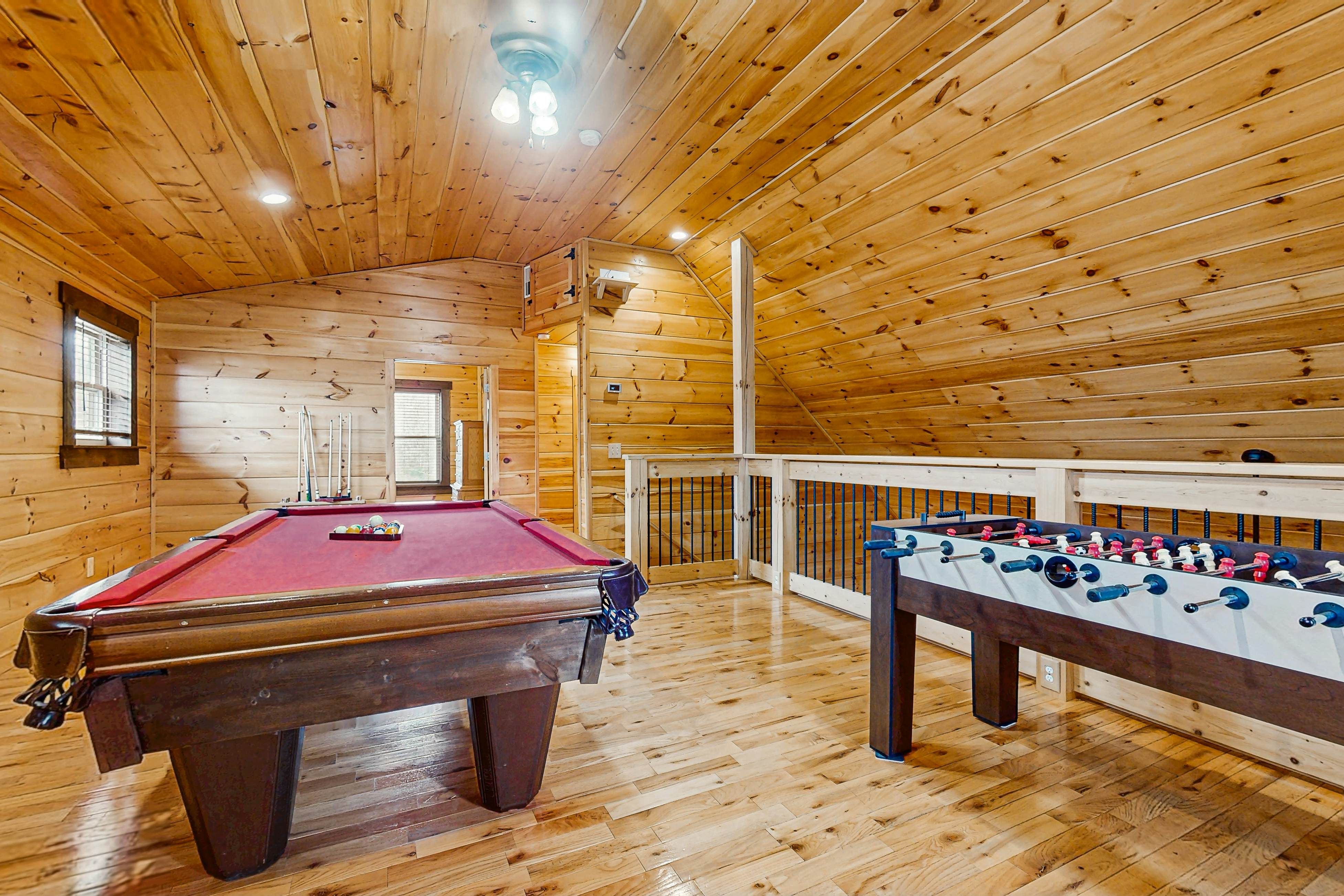 Cozy Cabin, Sleeps 7・Hot tub・Pool table・Foosball