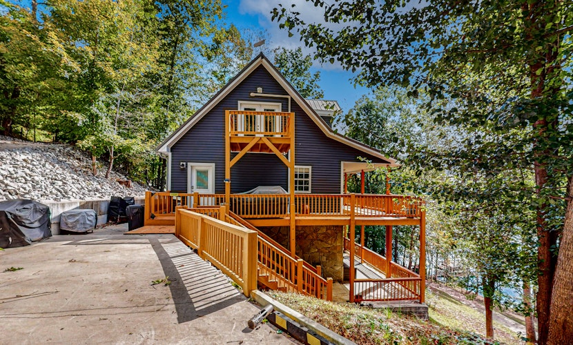 Lakefront Cabin, Sleeps 14・2 Level Dock・Sun Deck
