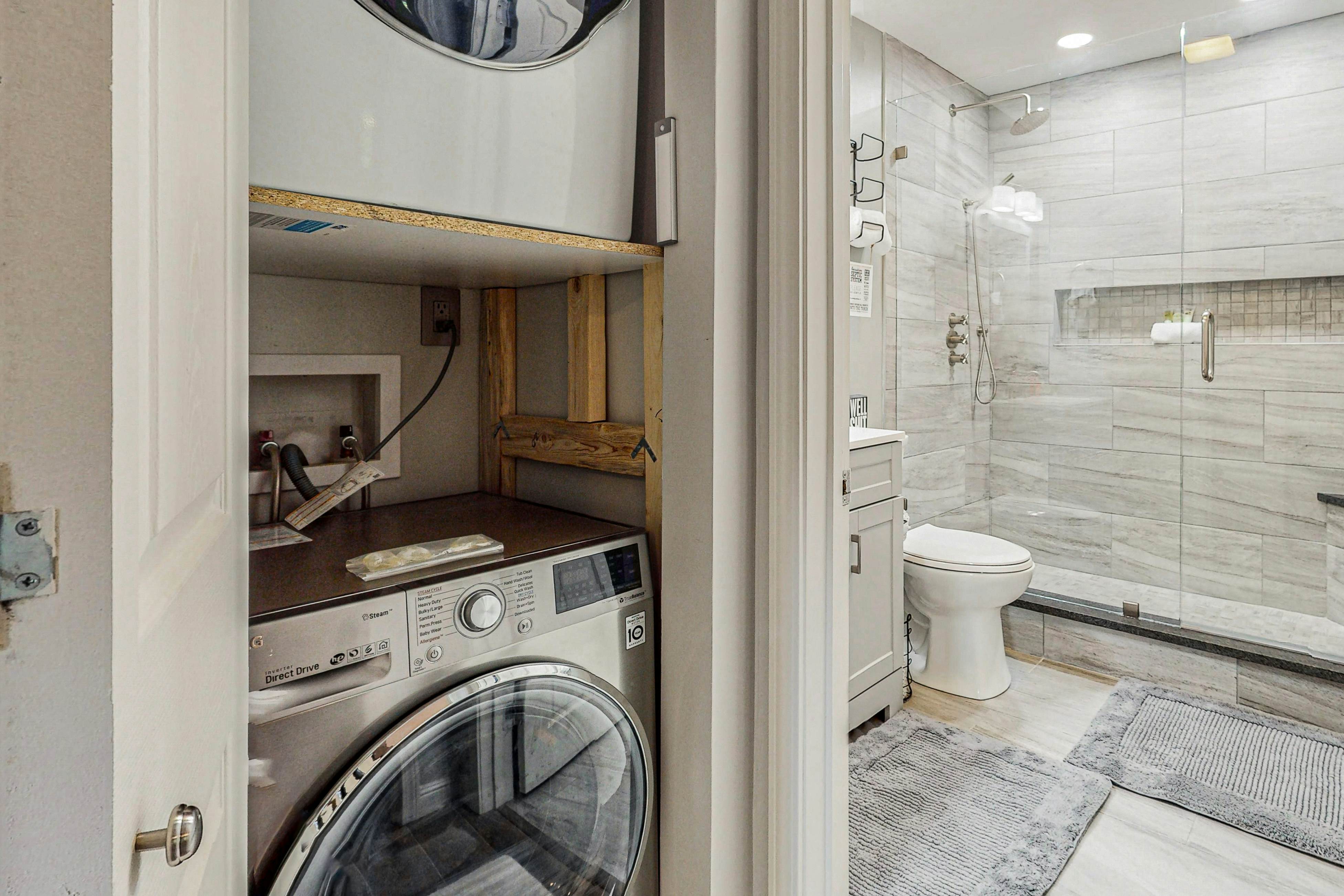 Lakefront cabin with two-level dock, sun deck and internet