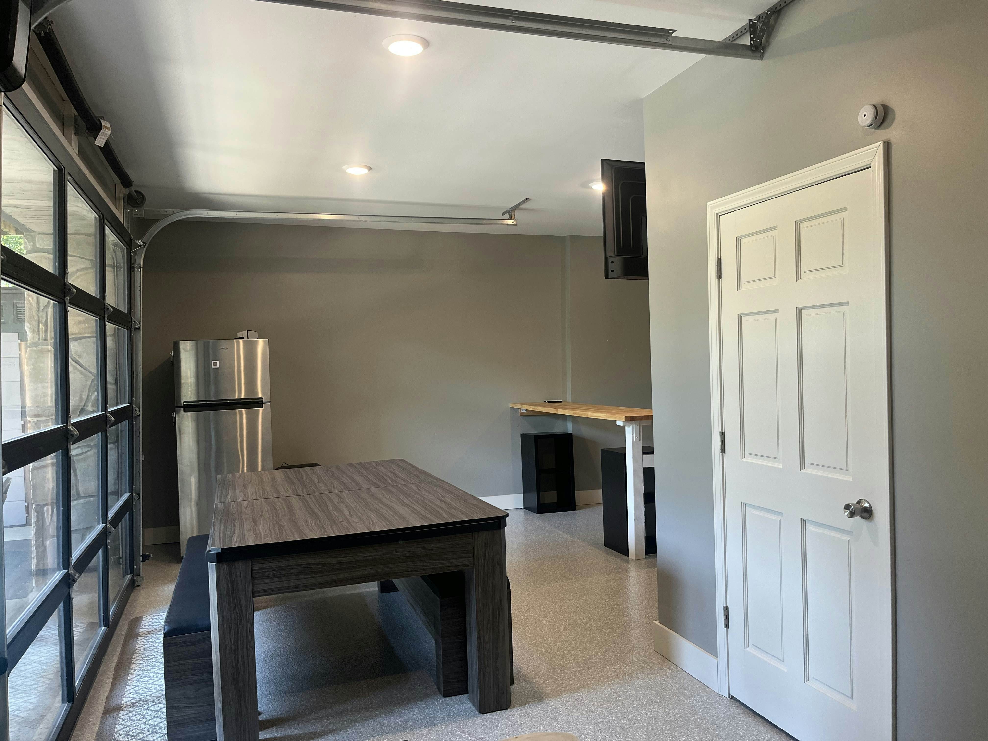 Lakefront cabin with two-level dock, sun deck and internet