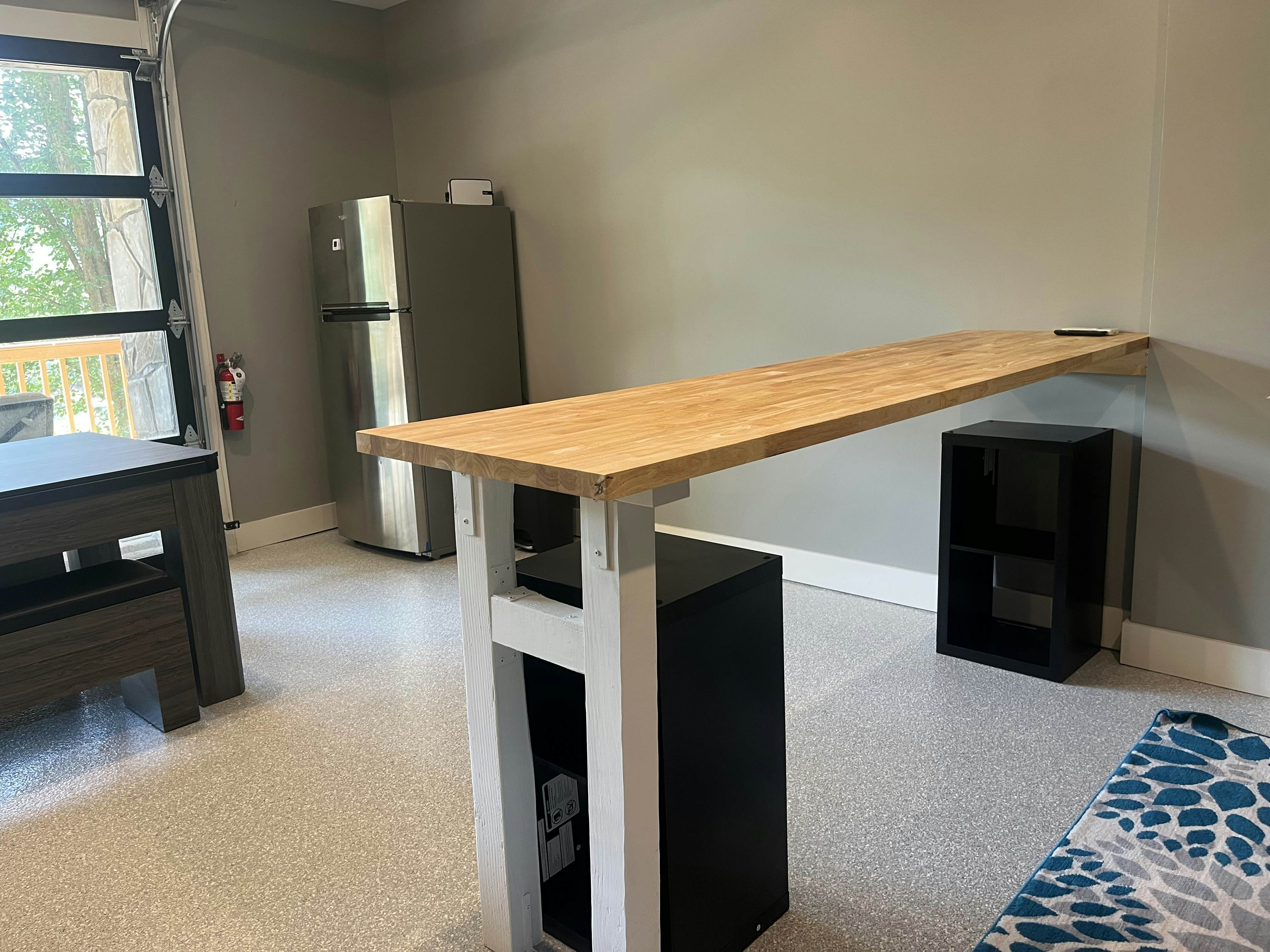 Lakefront cabin with two-level dock, sun deck and internet