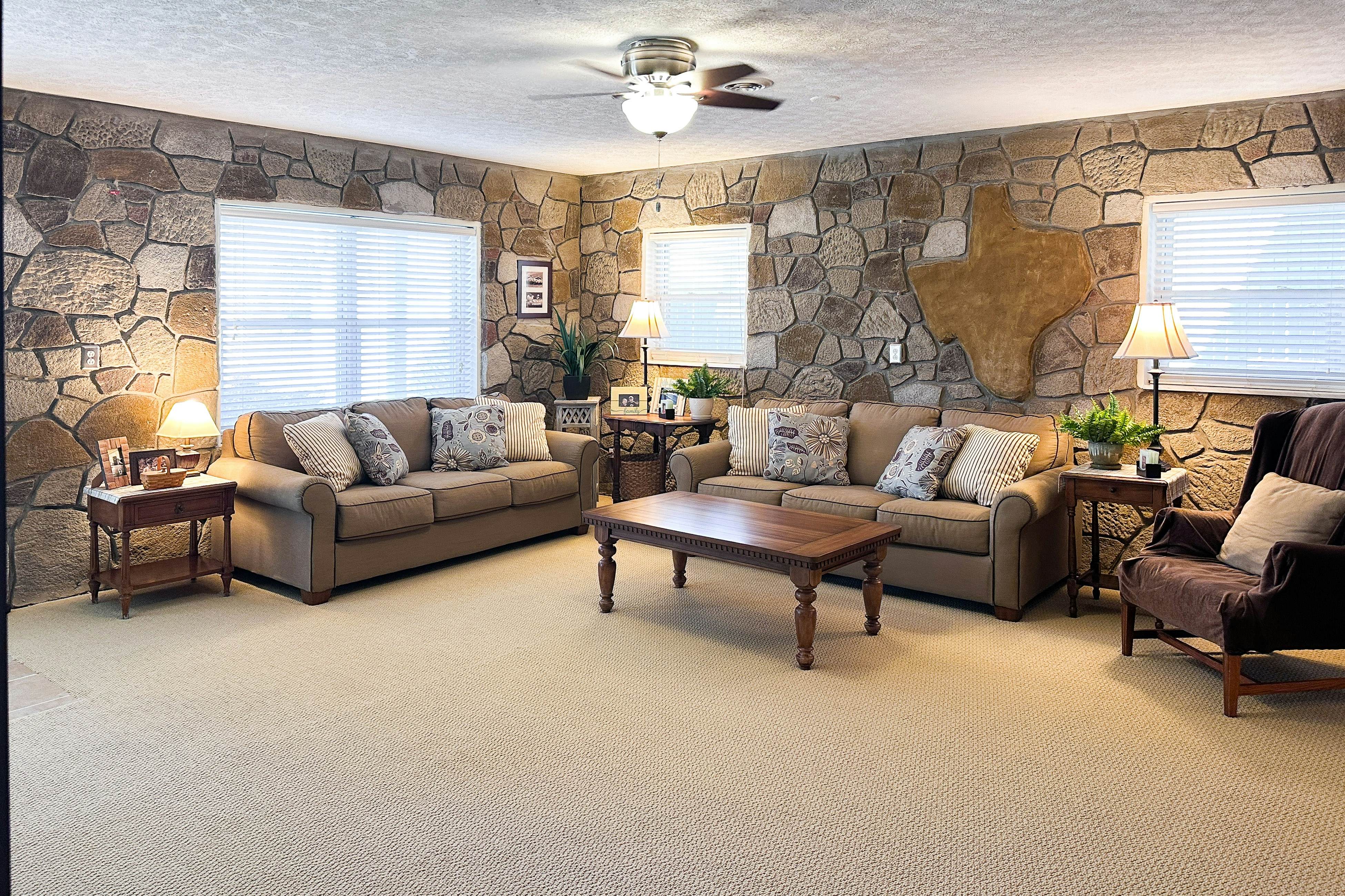 Waterfront living with private dock, private boat launch, kayaks & firepit