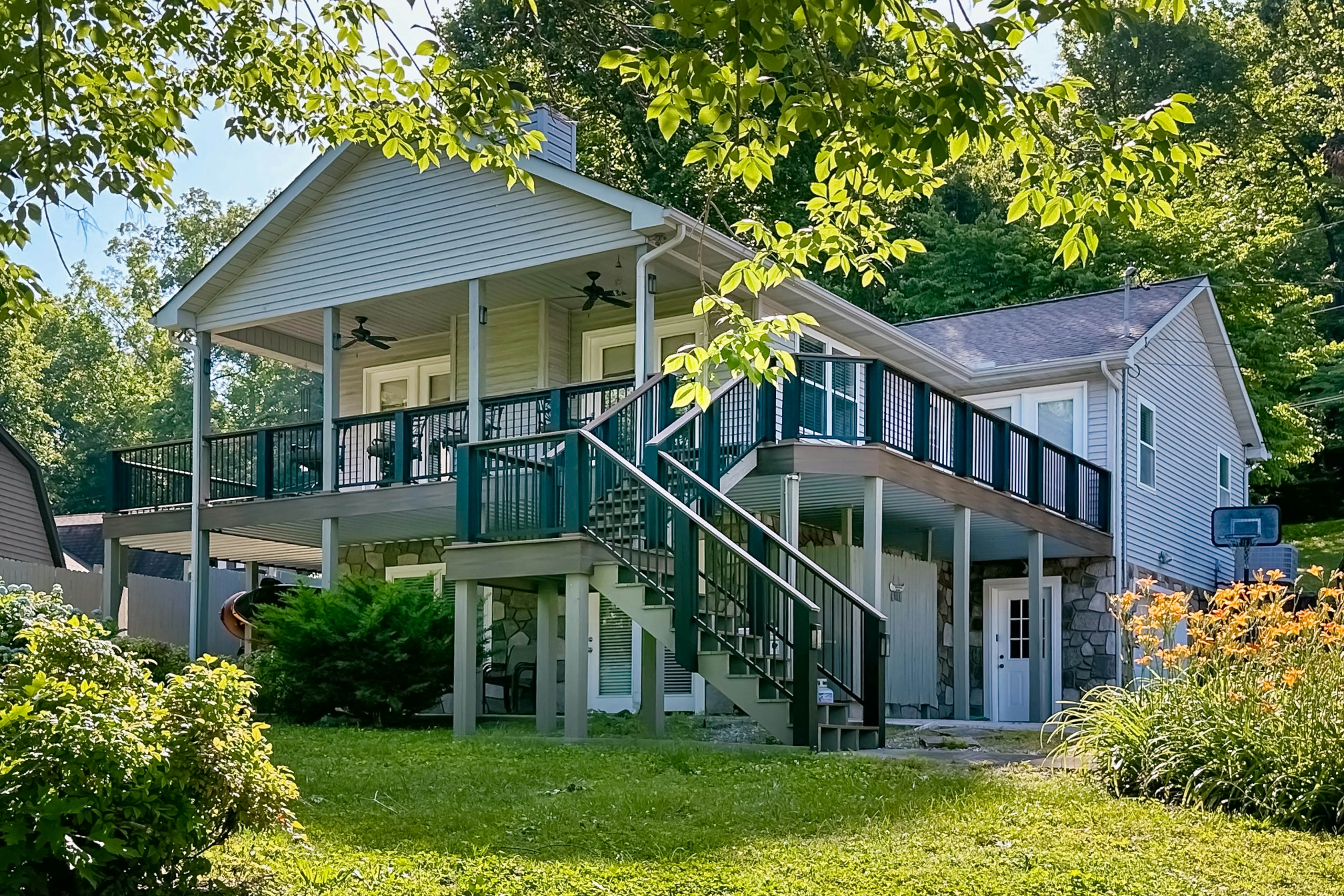 Waterfront living with private dock, private boat launch, kayaks & firepit