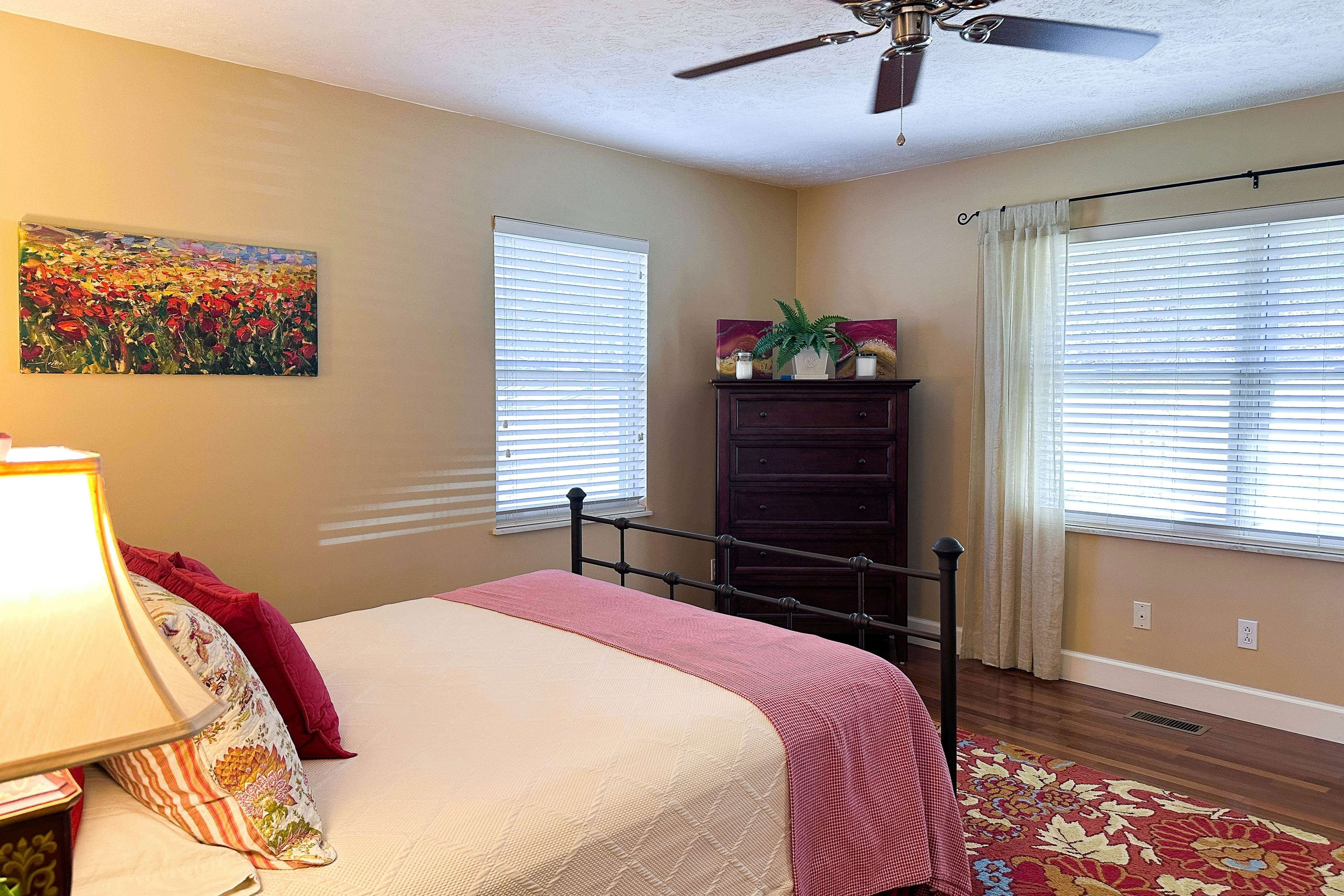 Waterfront living with private dock, private boat launch, kayaks & firepit