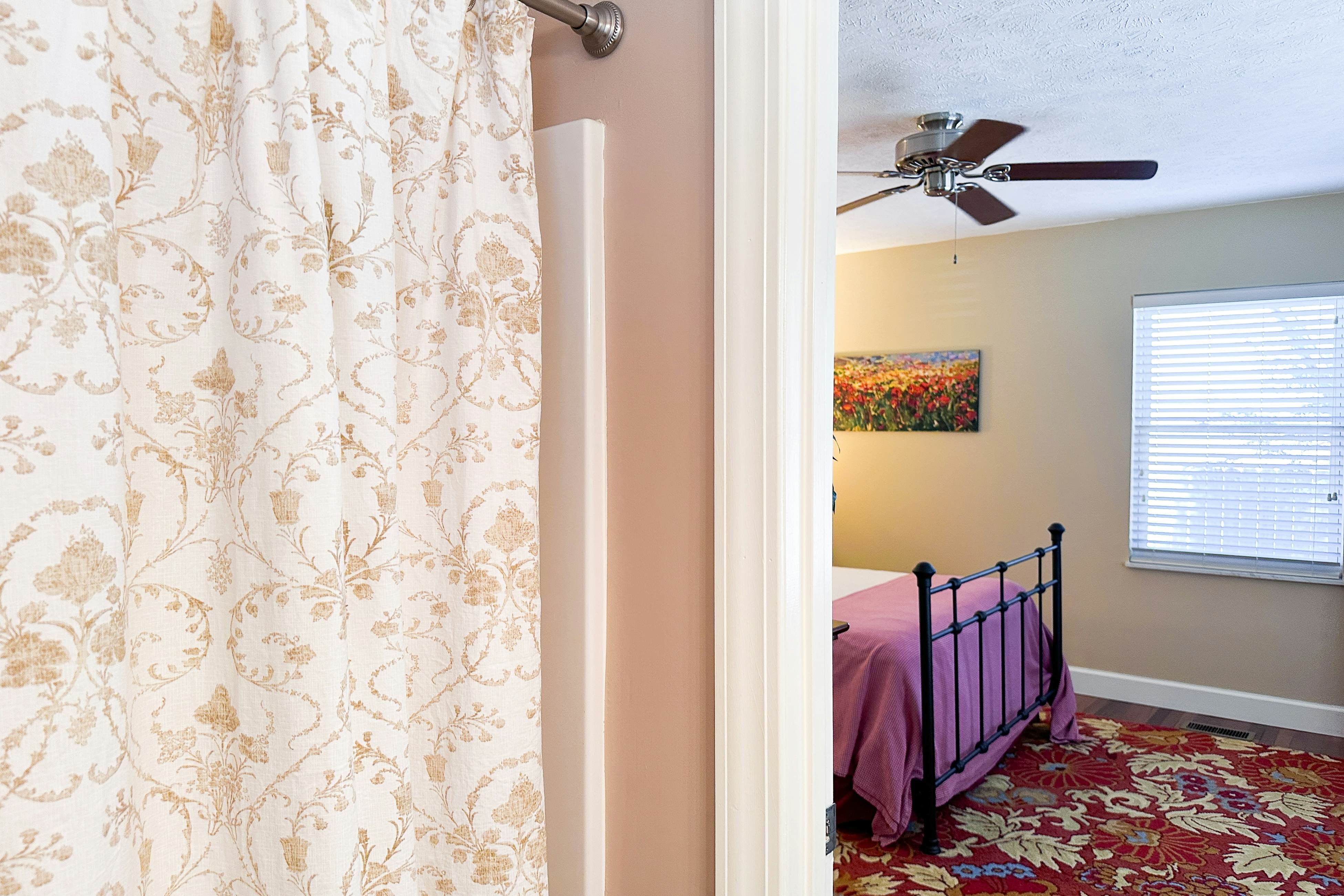 Waterfront living with private dock, private boat launch, kayaks & firepit