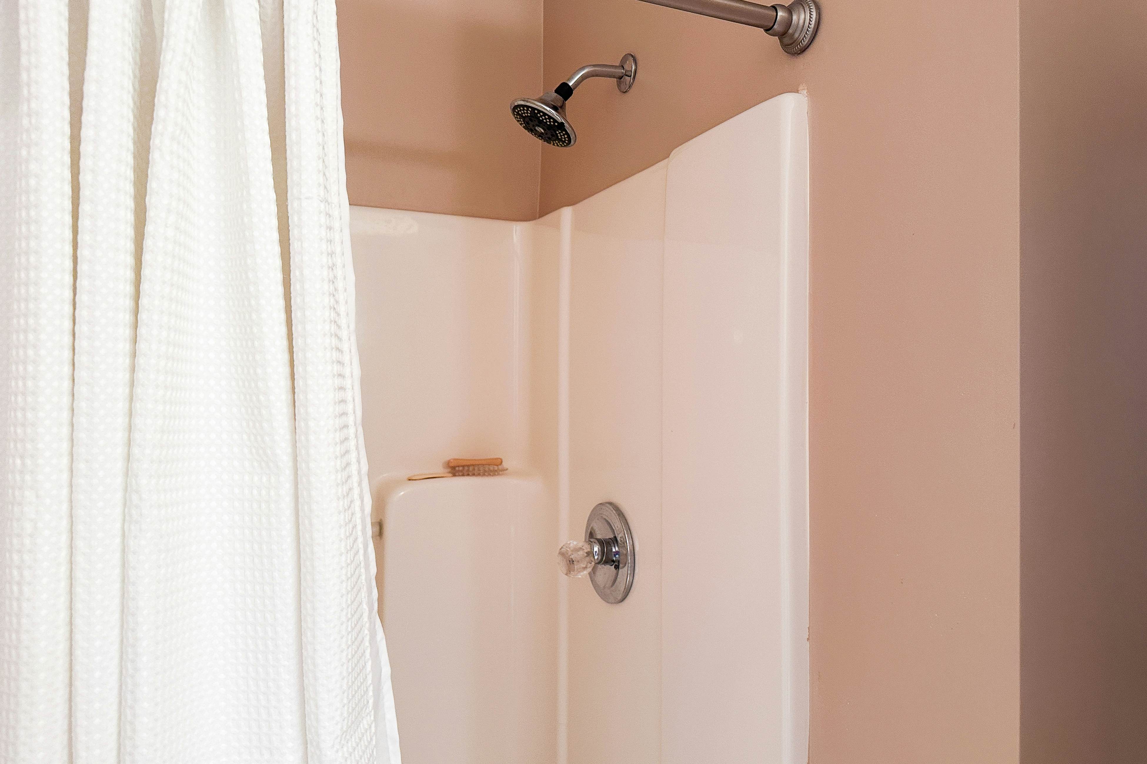 Waterfront living with private dock, private boat launch, kayaks & firepit