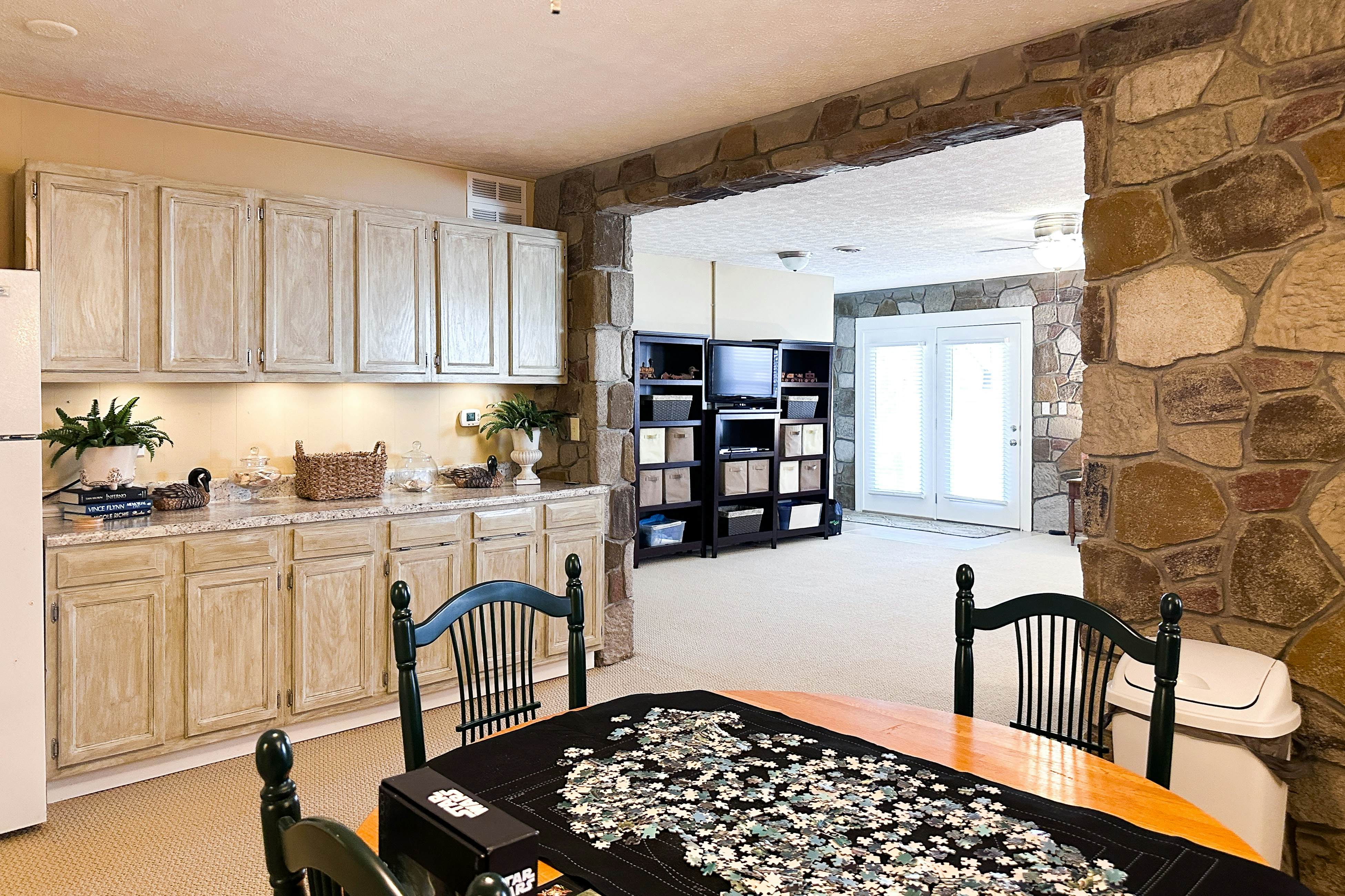 Waterfront living with private dock, private boat launch, kayaks & firepit