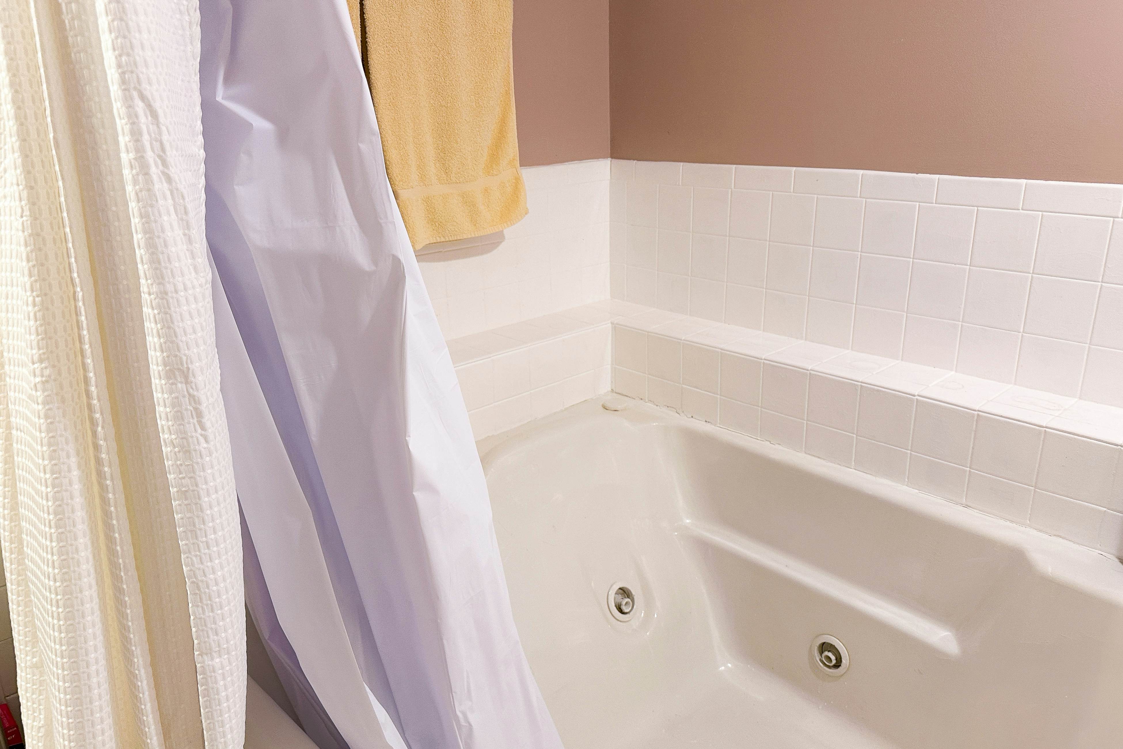 Waterfront living with private dock, private boat launch, kayaks & firepit