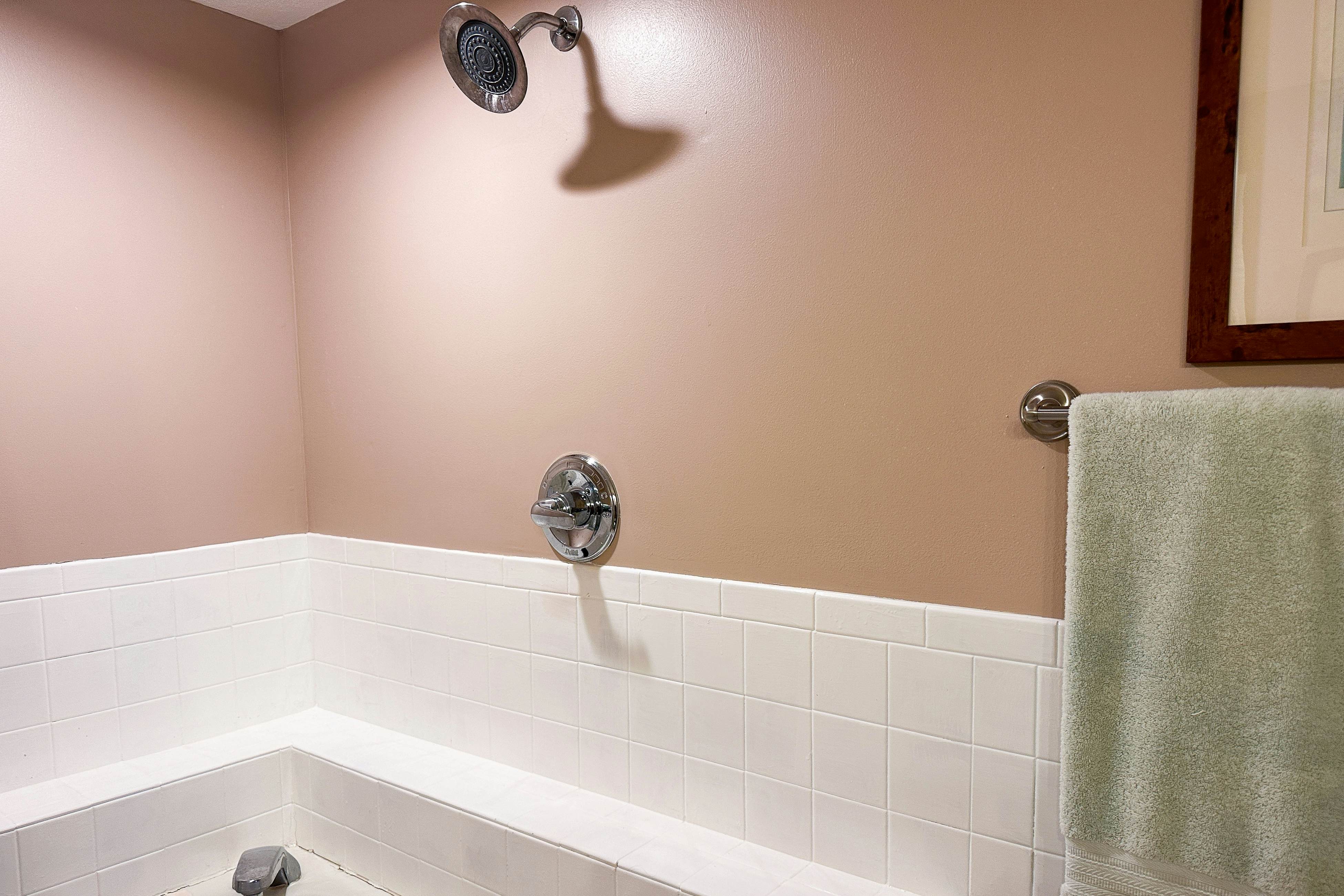 Waterfront living with private dock, private boat launch, kayaks & firepit