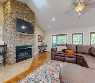 Lovely Norris Lakefront Home・Firepit・Dock・Grill